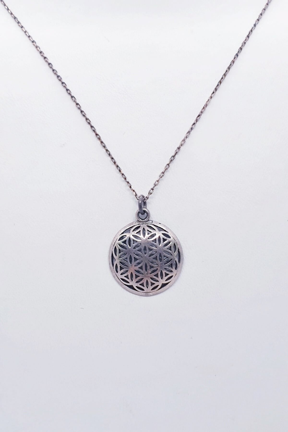 Ufak Bombeli Yaşam Çiçeği Kolyesi