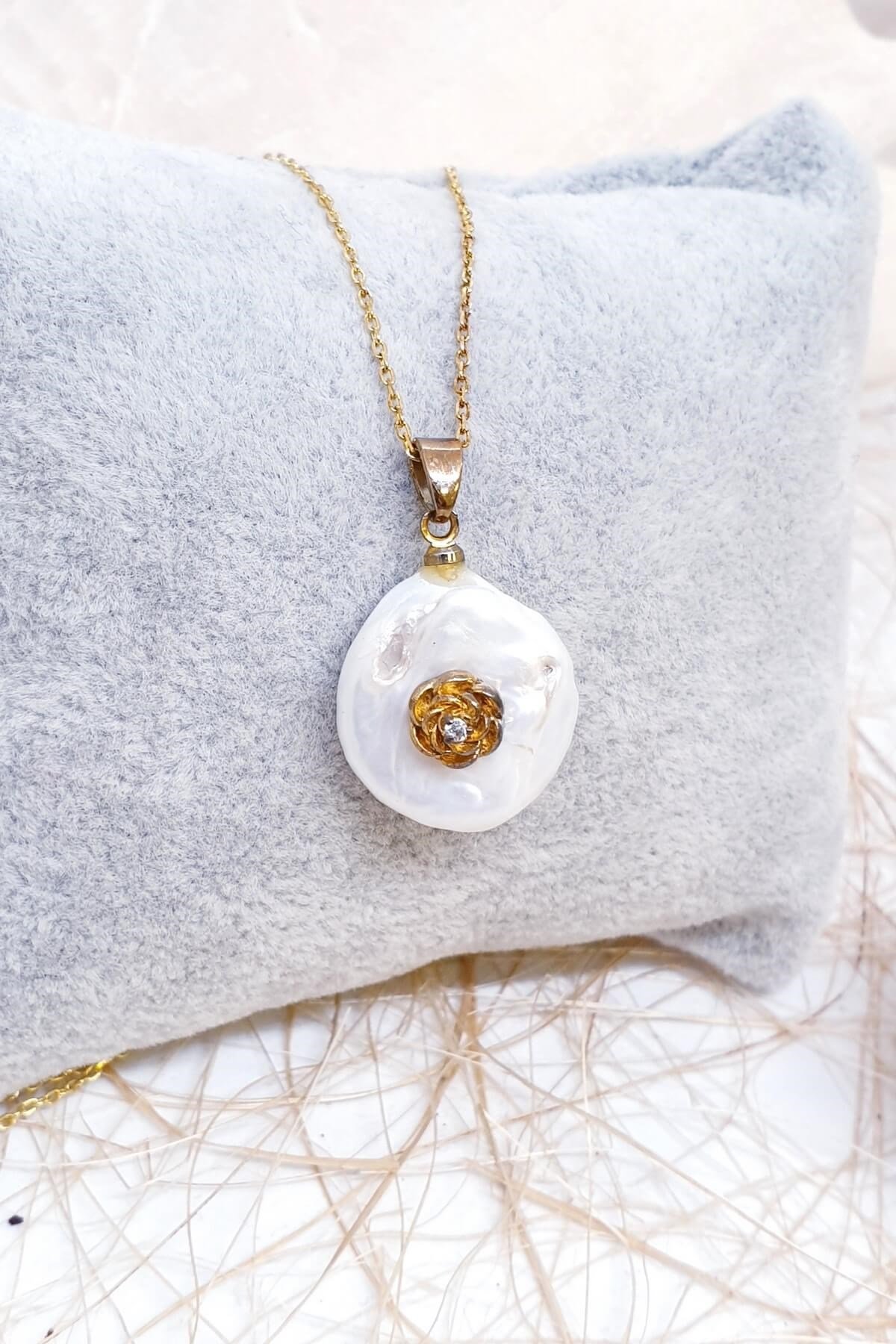 Çiçek Temalı İnci Kolye