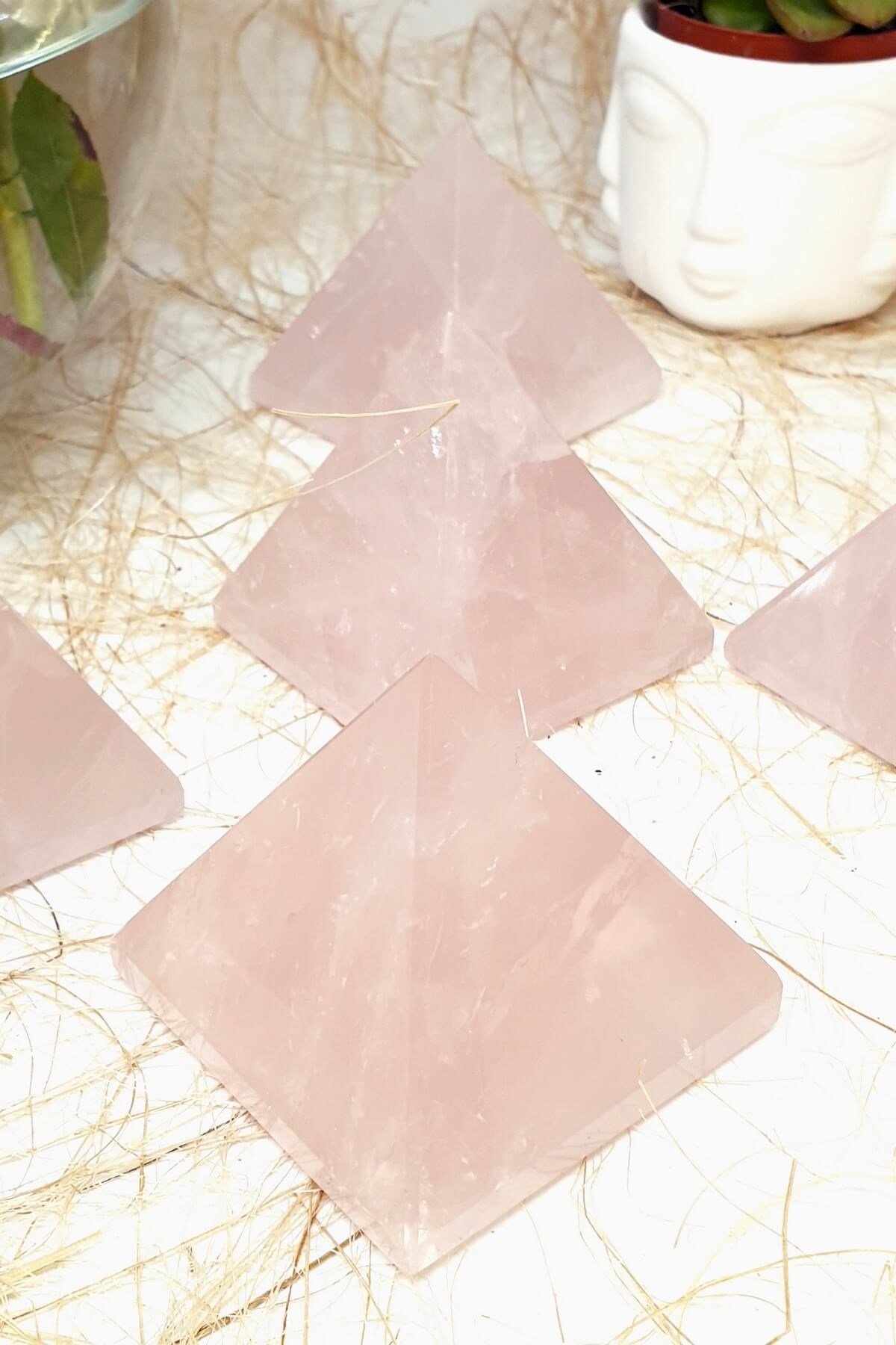 Pembe Kuvars Piramit Doğal Taş