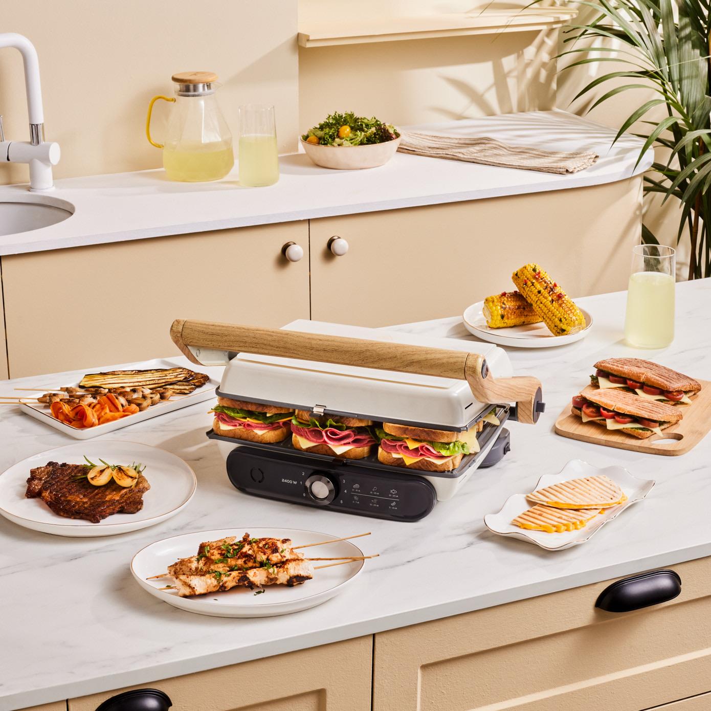 Karaca Gastro Grill Glass Premium 2400W Döküm Izgara ve Tost Makinesi Wood Craft 6 Dilim Kapasiteli