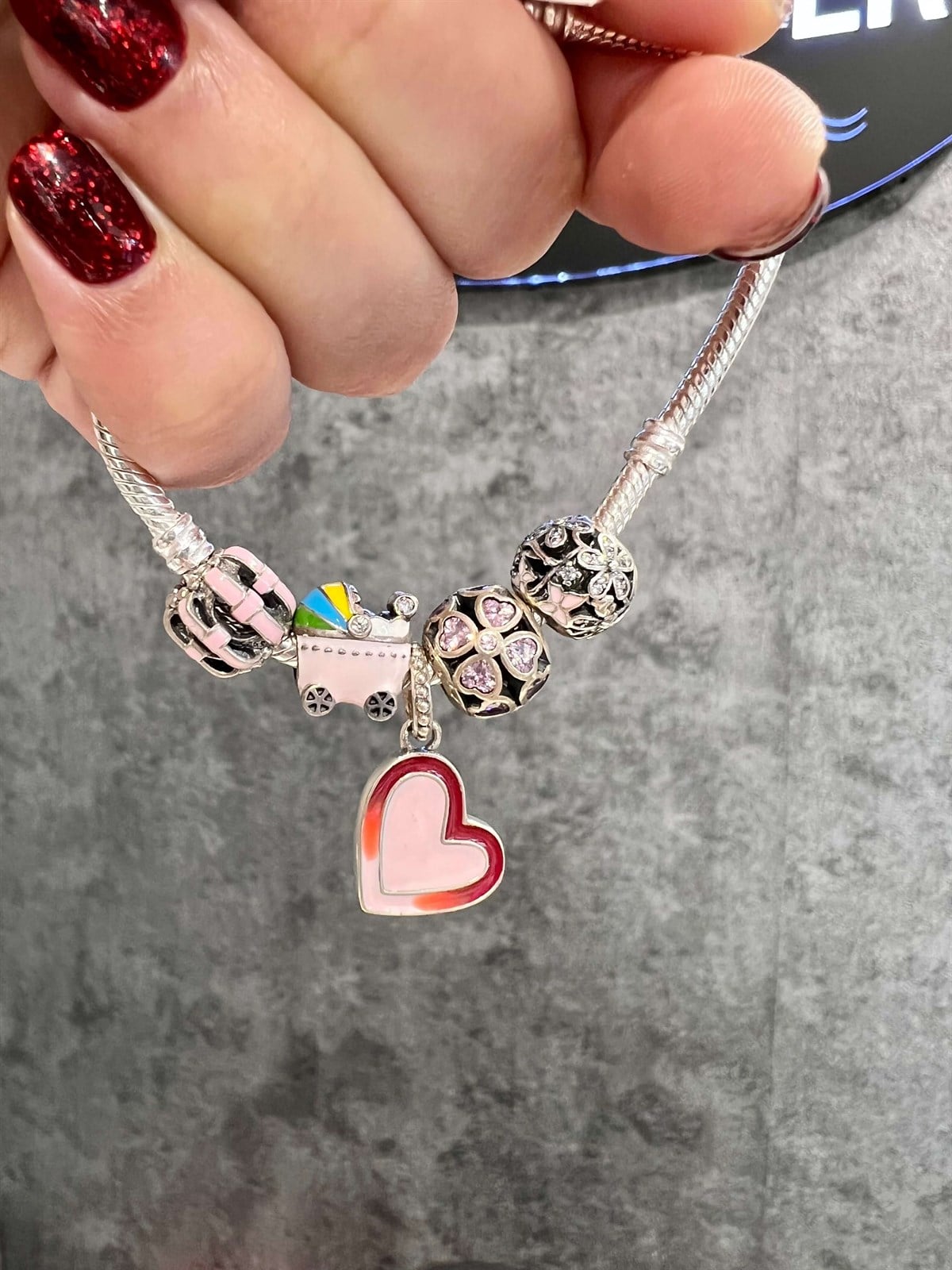 Pembe Şeritli Silindir Charm