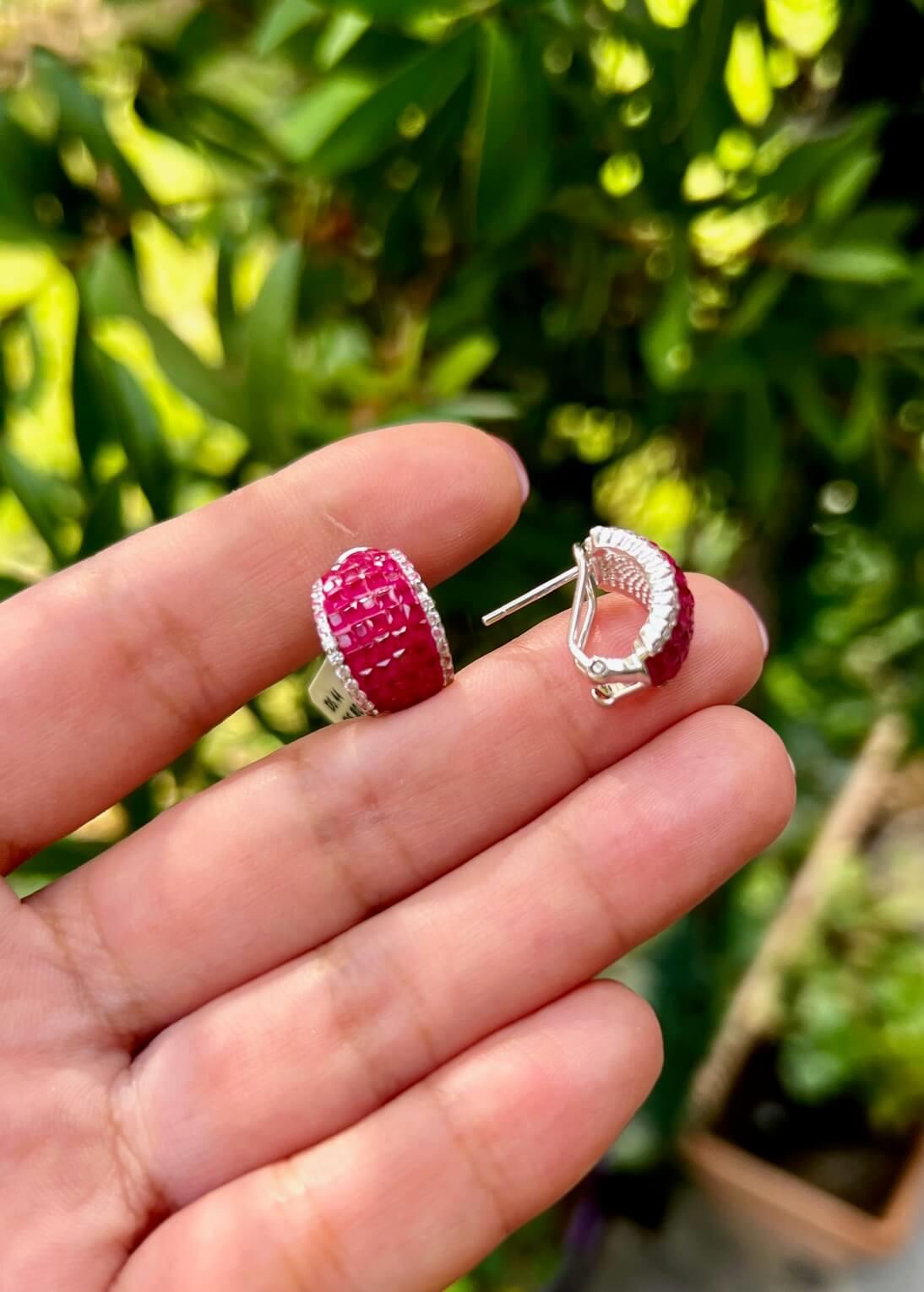 Pembe Taşlı Bombeli Küpe