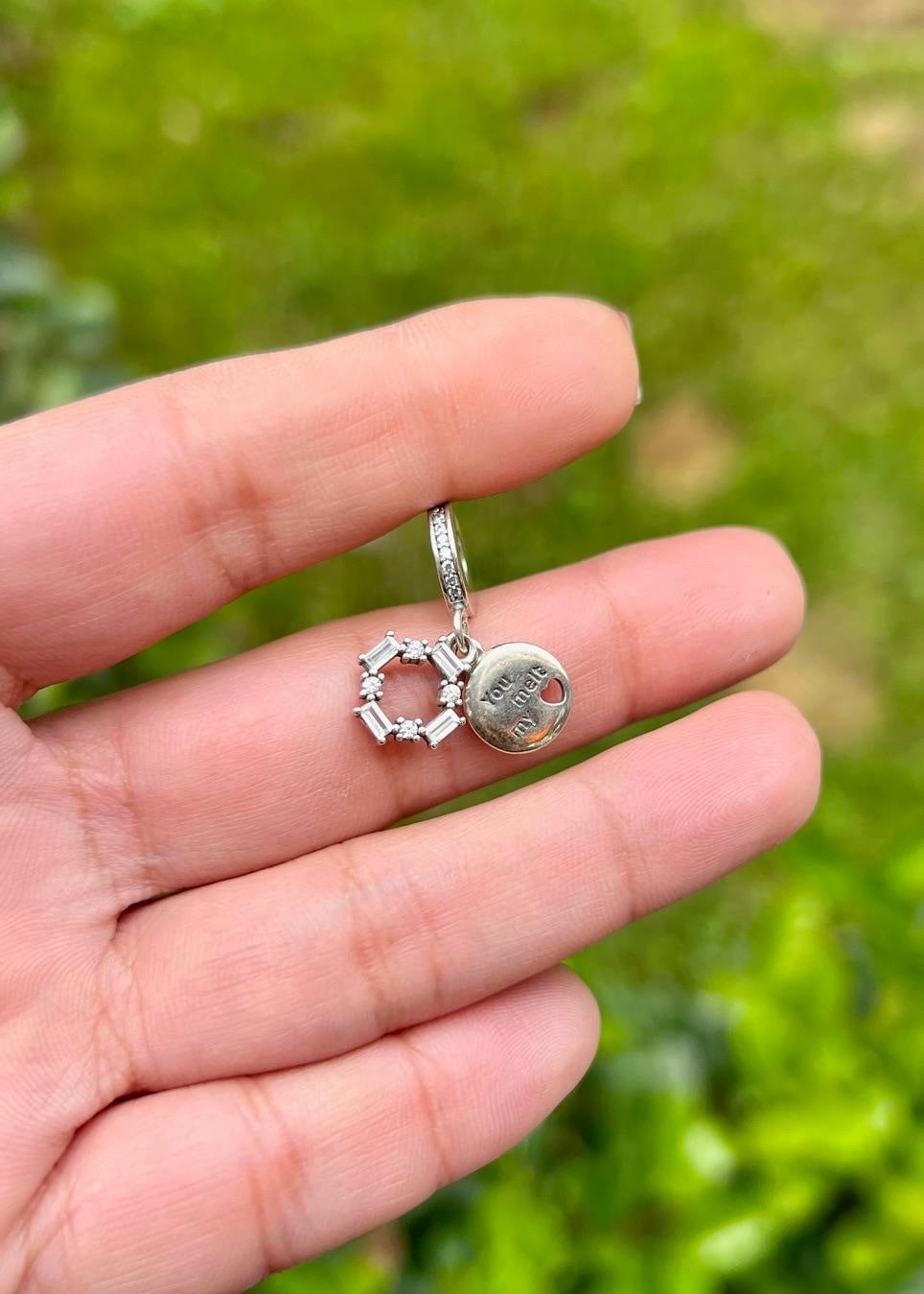 Sallantılı Işıltılı Charm