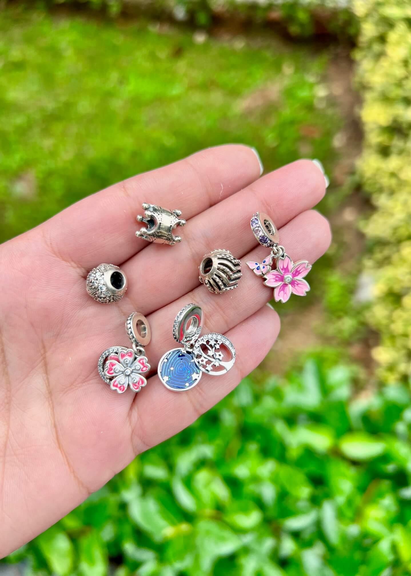 V Figürlü Taşsız Yuvarlak Charm