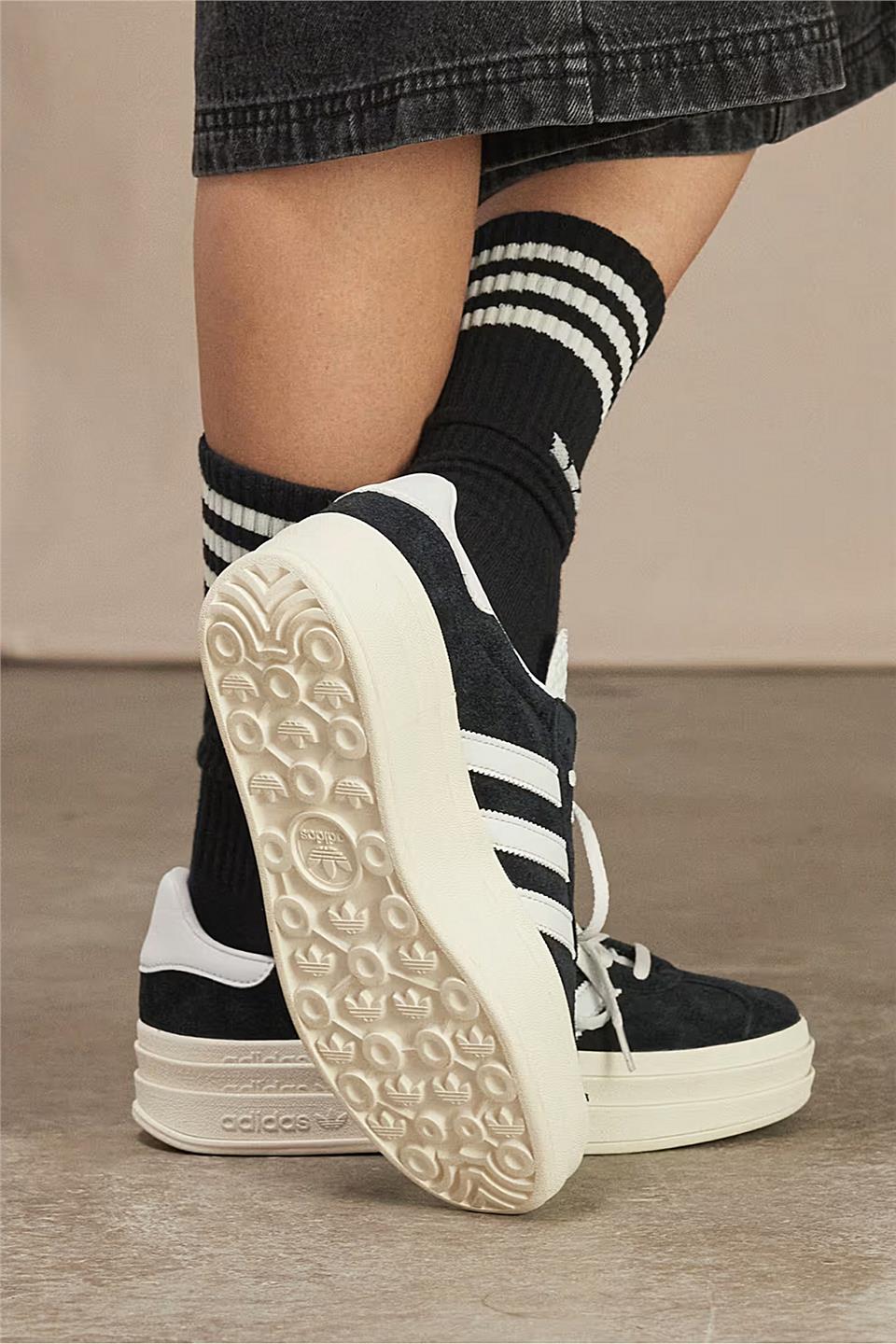 Adidas IHQ6912 Adidas Gazelle Kadın Klasik Sneaker Siyah - Beyaz