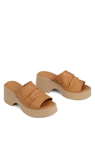 Zeyn 7841C Kadın Hakiki Deri Dolgu Topuk Terlik Taba