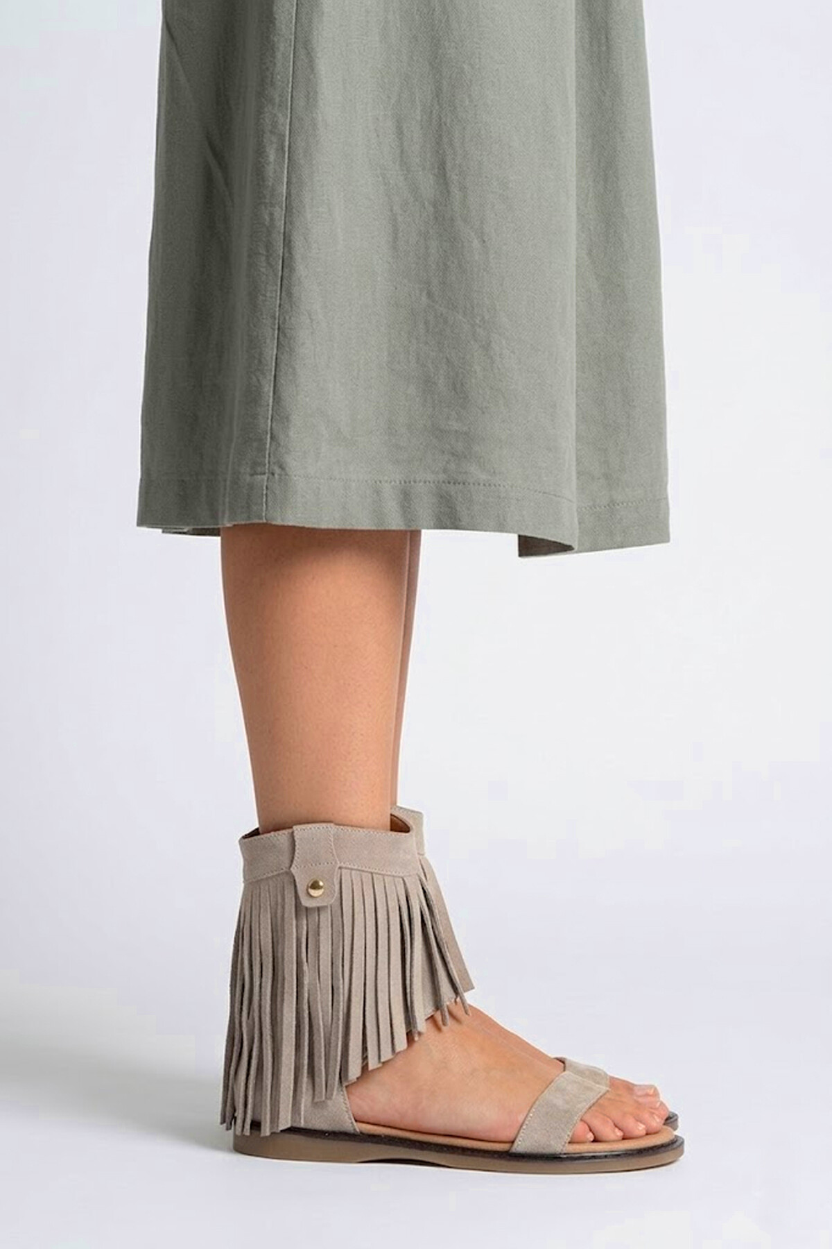 Beety 26BY169.26668 Kadın Püsküllü Düz Sandalet Vizon