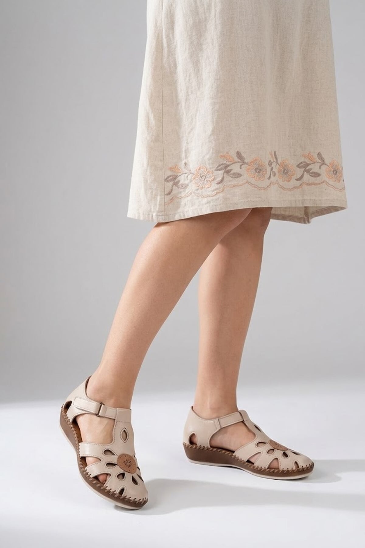 Beety 26BY67.26016C Kadın Hakiki Deri Düz Sandalet Bej