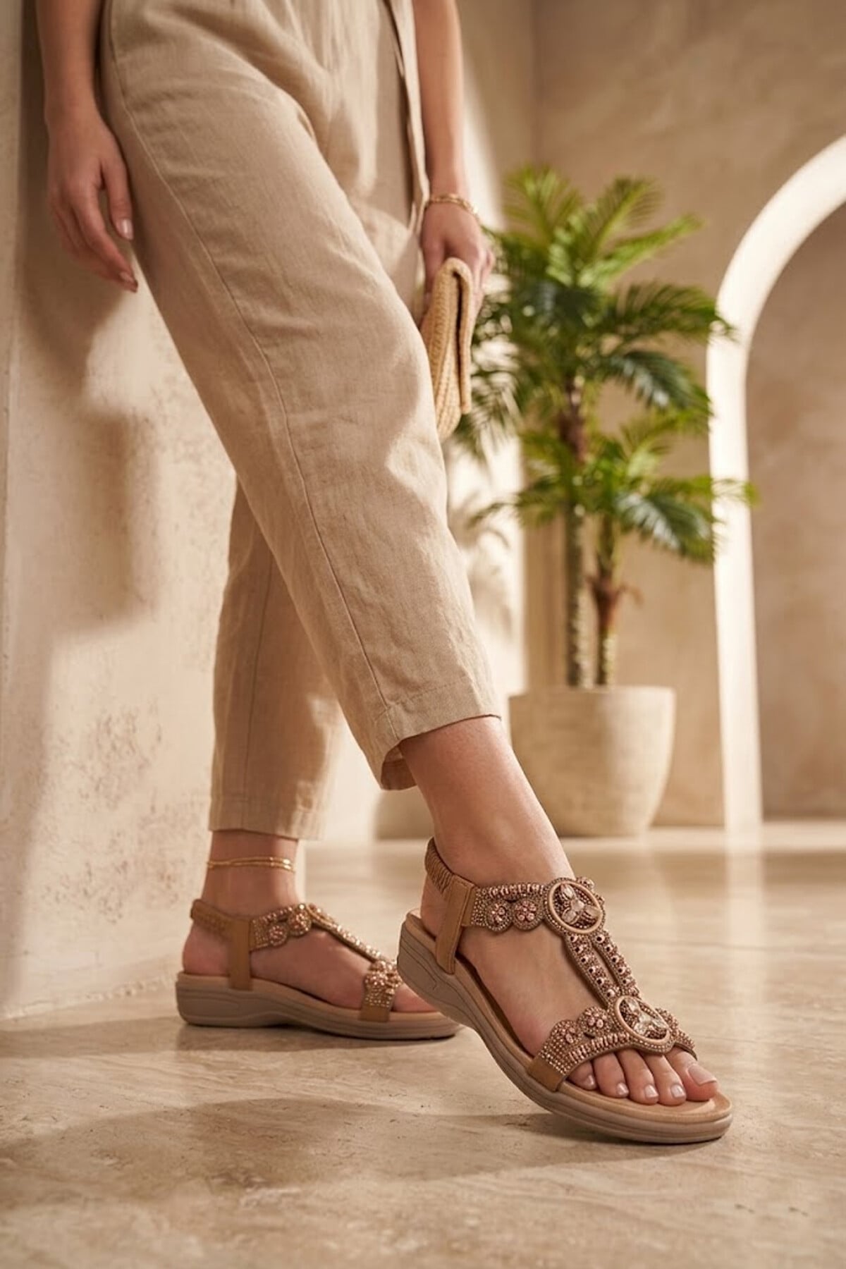 Elit HML4053 Kadın Taşlı Düz Sandalet Camel
