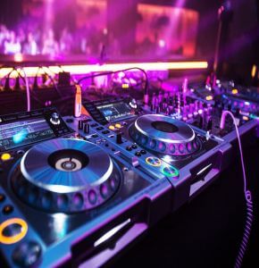 DJ
