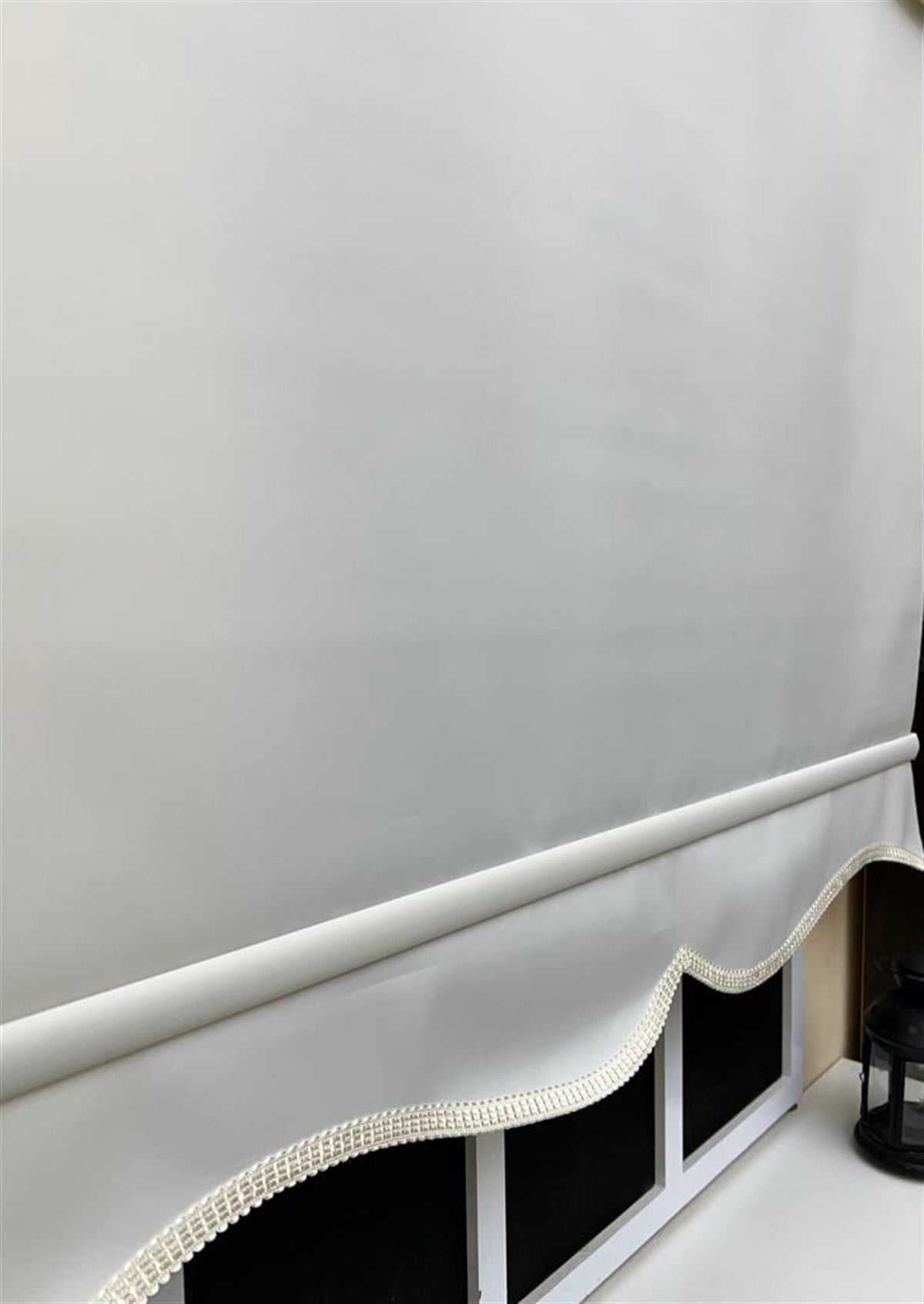 Düz Ekru Stor Perde Etek Dilimli STB--5301