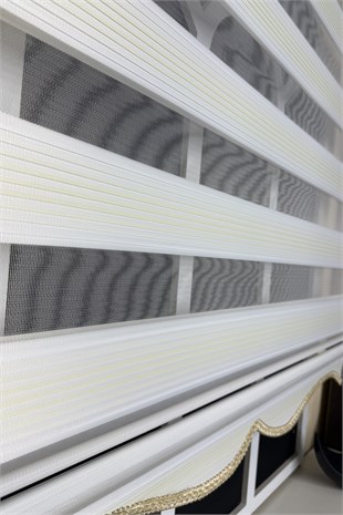 Zebra PerdelerStorBuradaStorBurada Beyaz Zemin Krem Renk Geçişli Zebra Stor Perde (ETEKLİ)