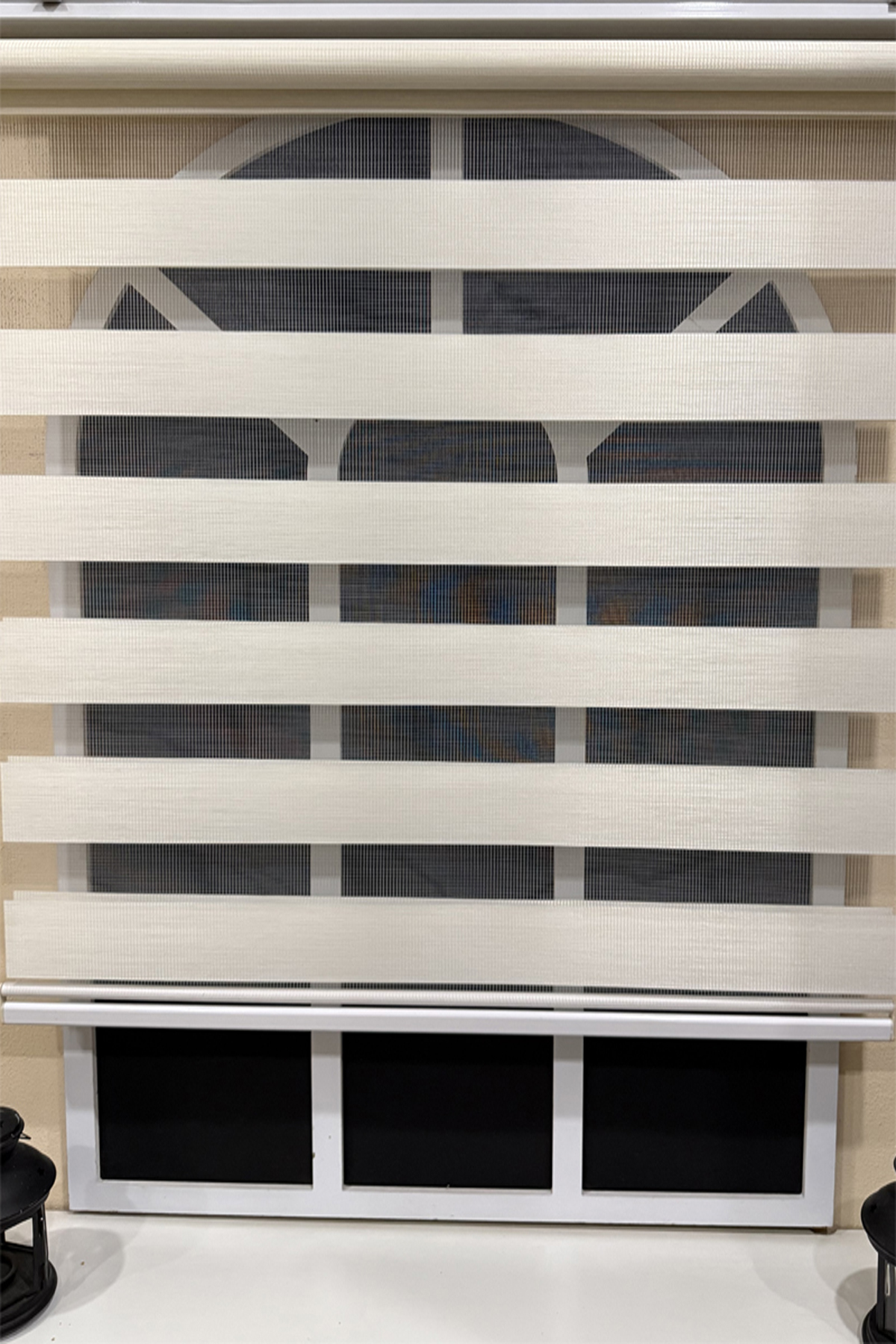 Zebra PerdelerStorBuradaStorBurada Zebra Stor Sert Plastik Kasalı Ekru Perde STB 400V02-PD