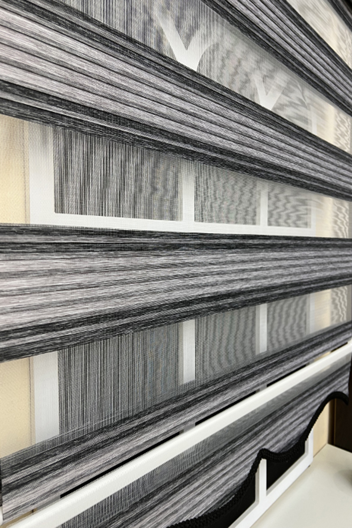 Zebra PerdelerStorBuradaStorBurada Pliseli Gri Renk Geçişli Zebra Stor Güneşlik ST 013
