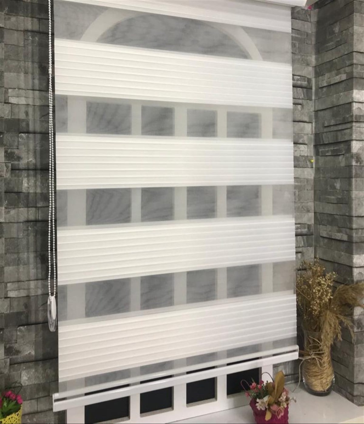 Pliseli Stor Zebra  Sert Plastik Kasalı Ekru Perde  STB481-PD