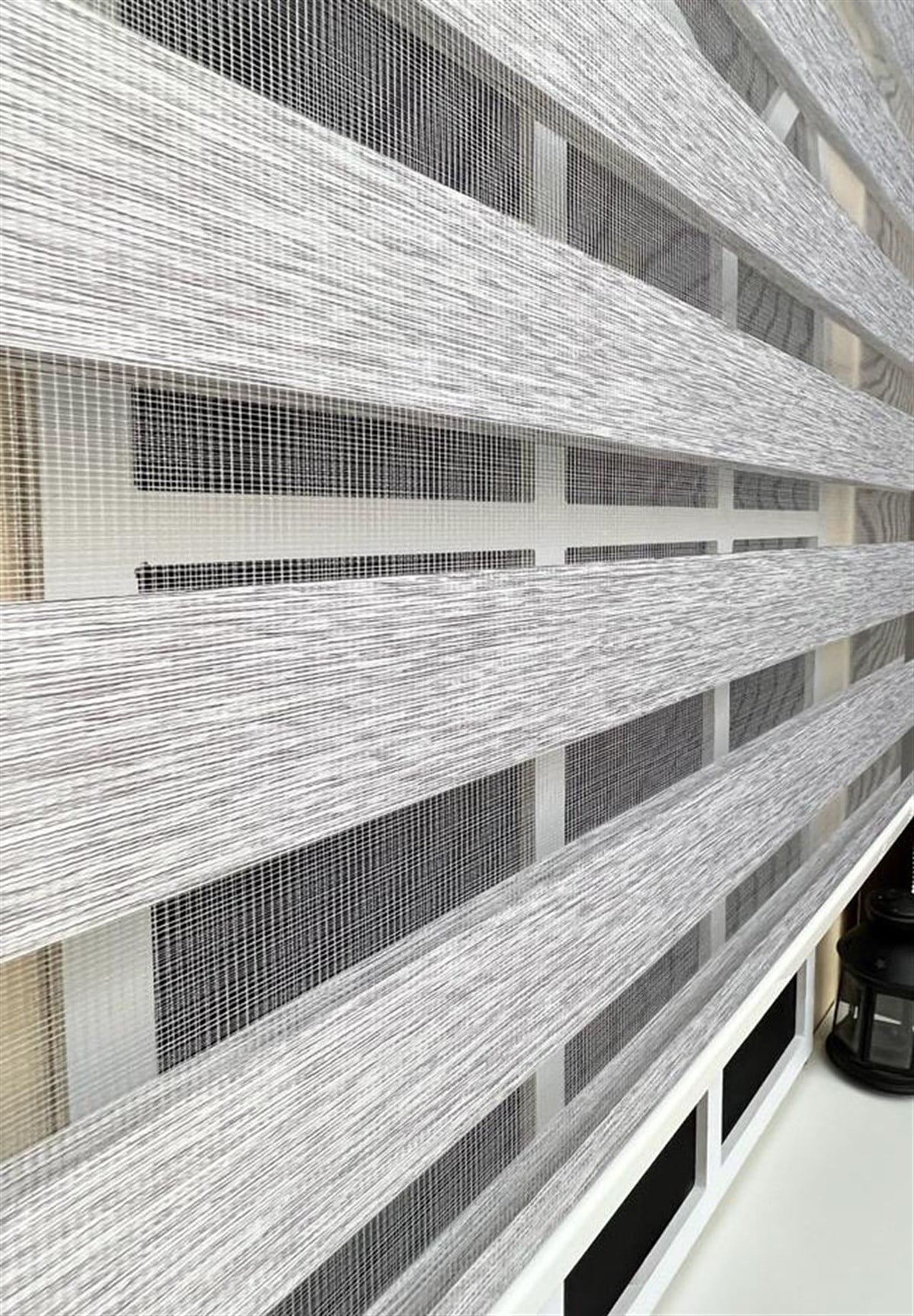 Zebra Stor Sert Plastik Kasalı Gri Perde STB 400V04-D