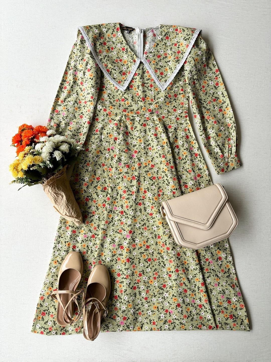 Tesettür Vintage Yakalı Yeşil Çiçekli Kloş Elbise
