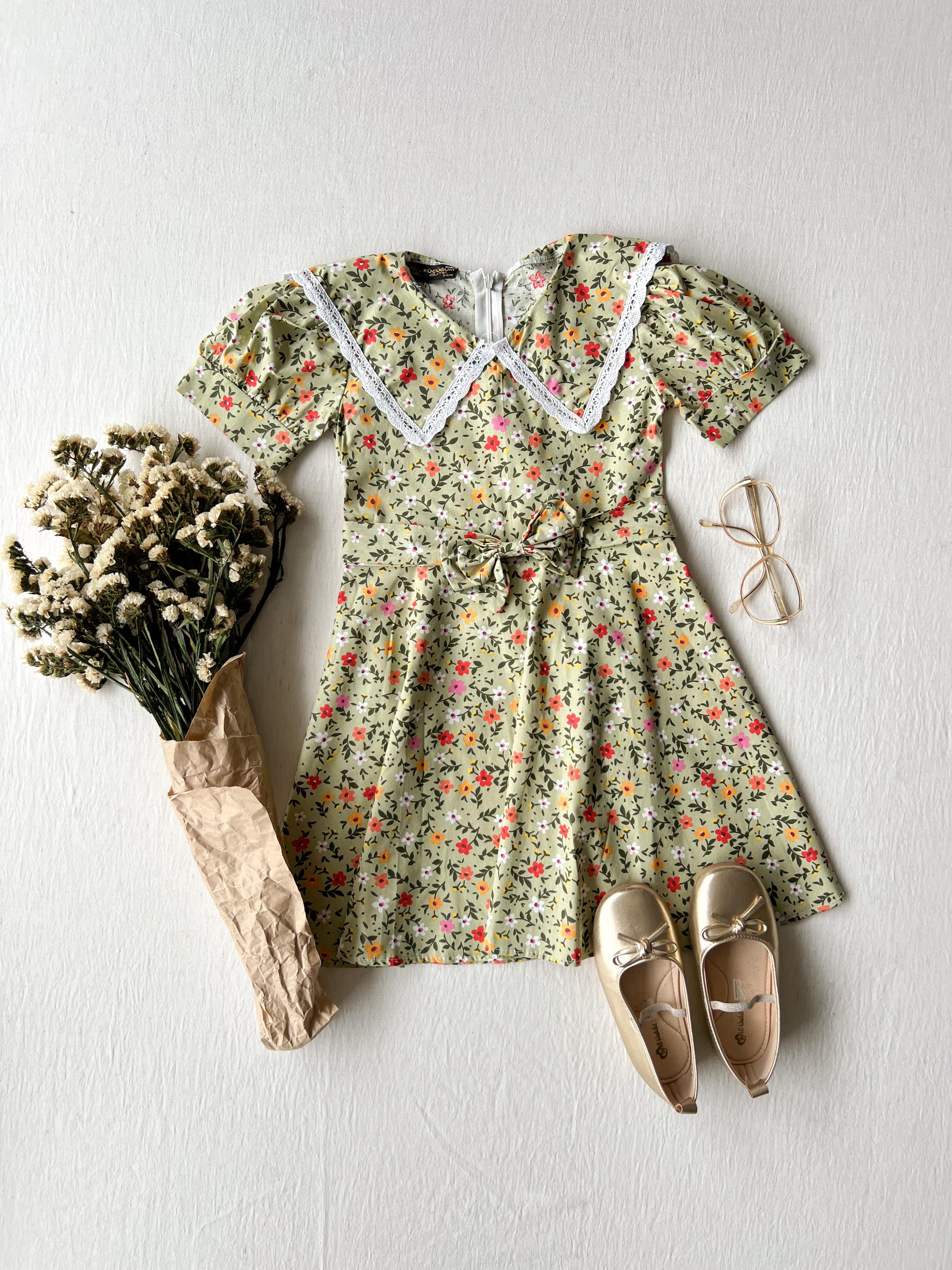 Yeşil Çiçekli Vintage Yakalı Kız Çocuk Elbise