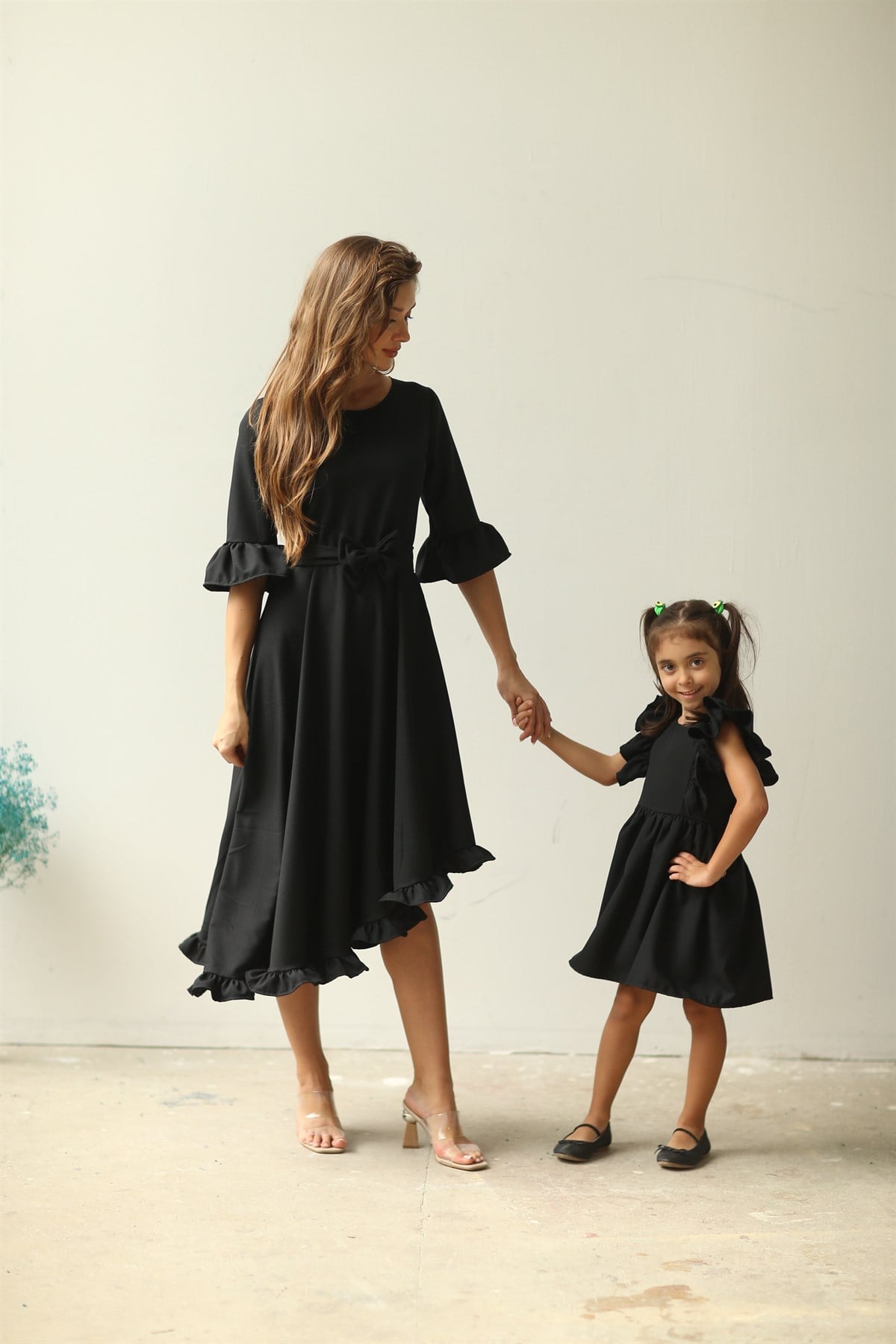 ASİMETRIK KESİM SİYAH ANNE KIZ KOMBİNİ