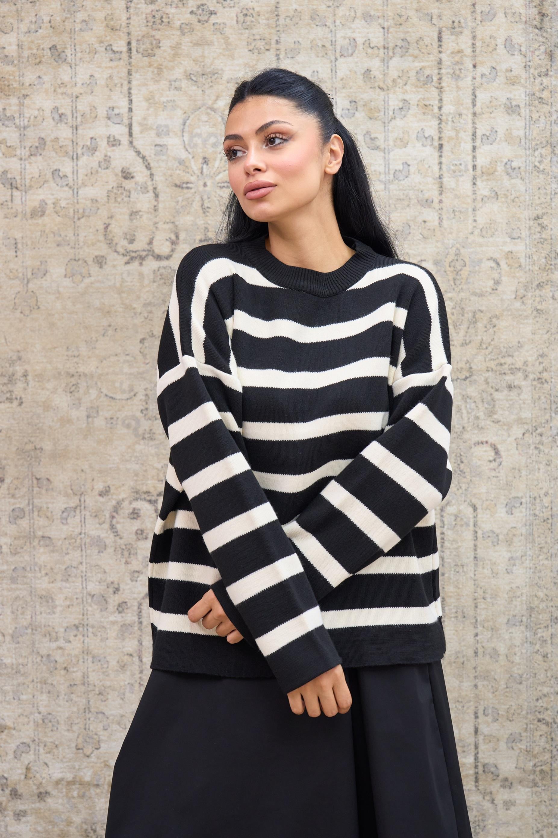 Çizgili Siyah-Krem Oversize Triko Kazak
