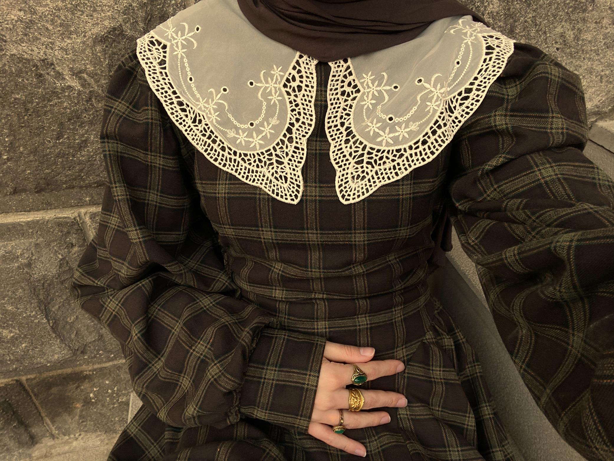 Kırık Beyaz Tül Seyyar Yaka