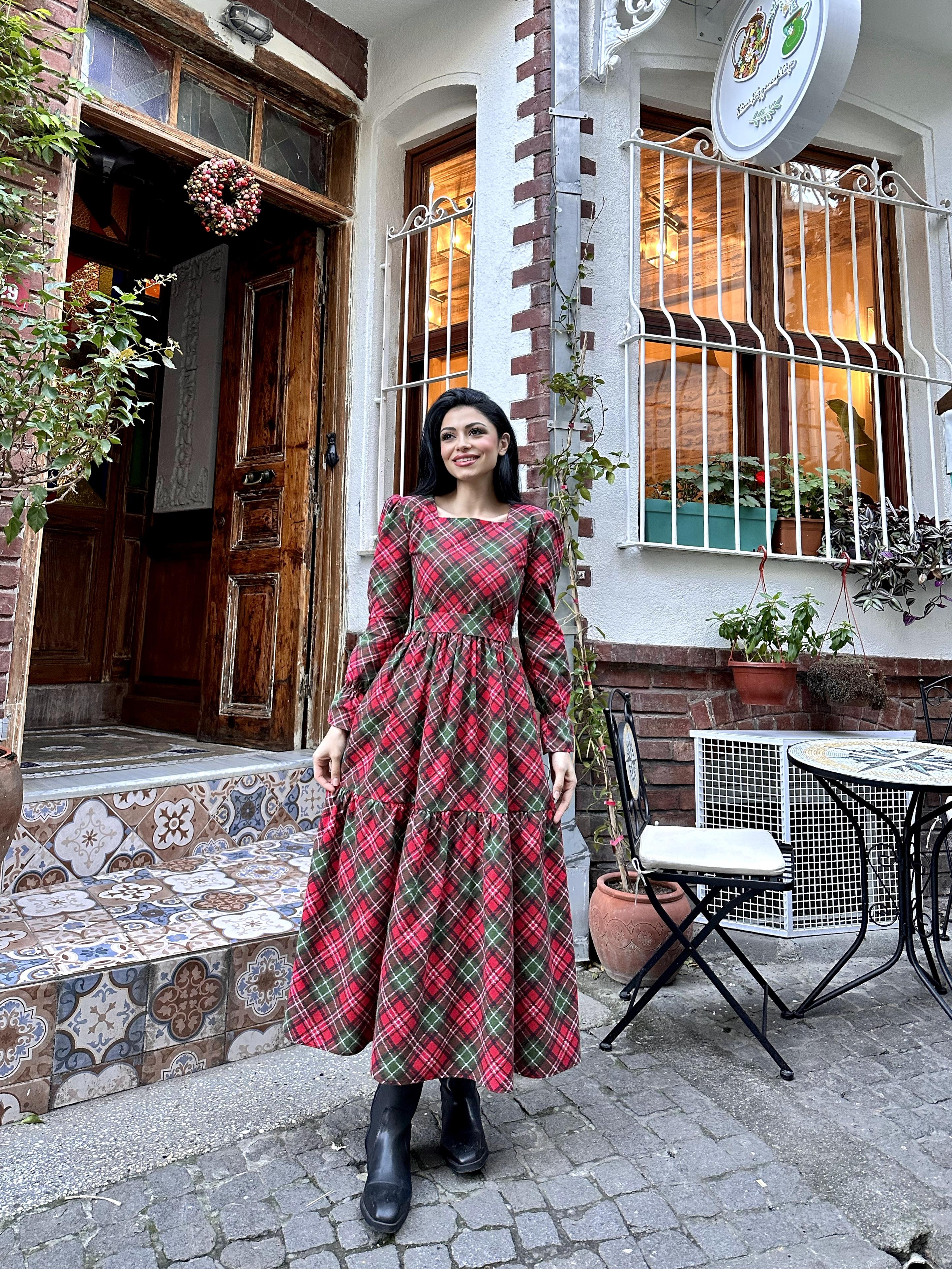 Kırmızı Ekose Kare Yaka Kat Kat Kadın Elbise