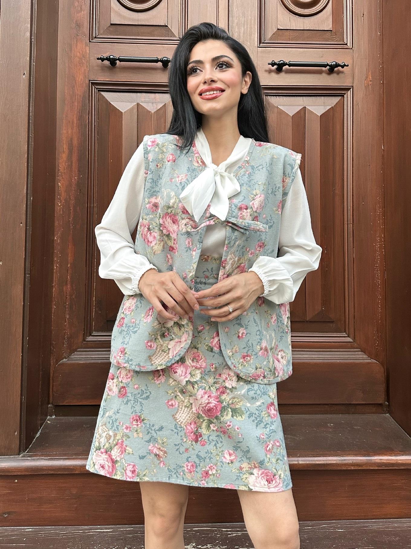 Kısa Turkuaz-Pembe Çiçekli Pazen Yelek-Etek Takımı (2li Takım)