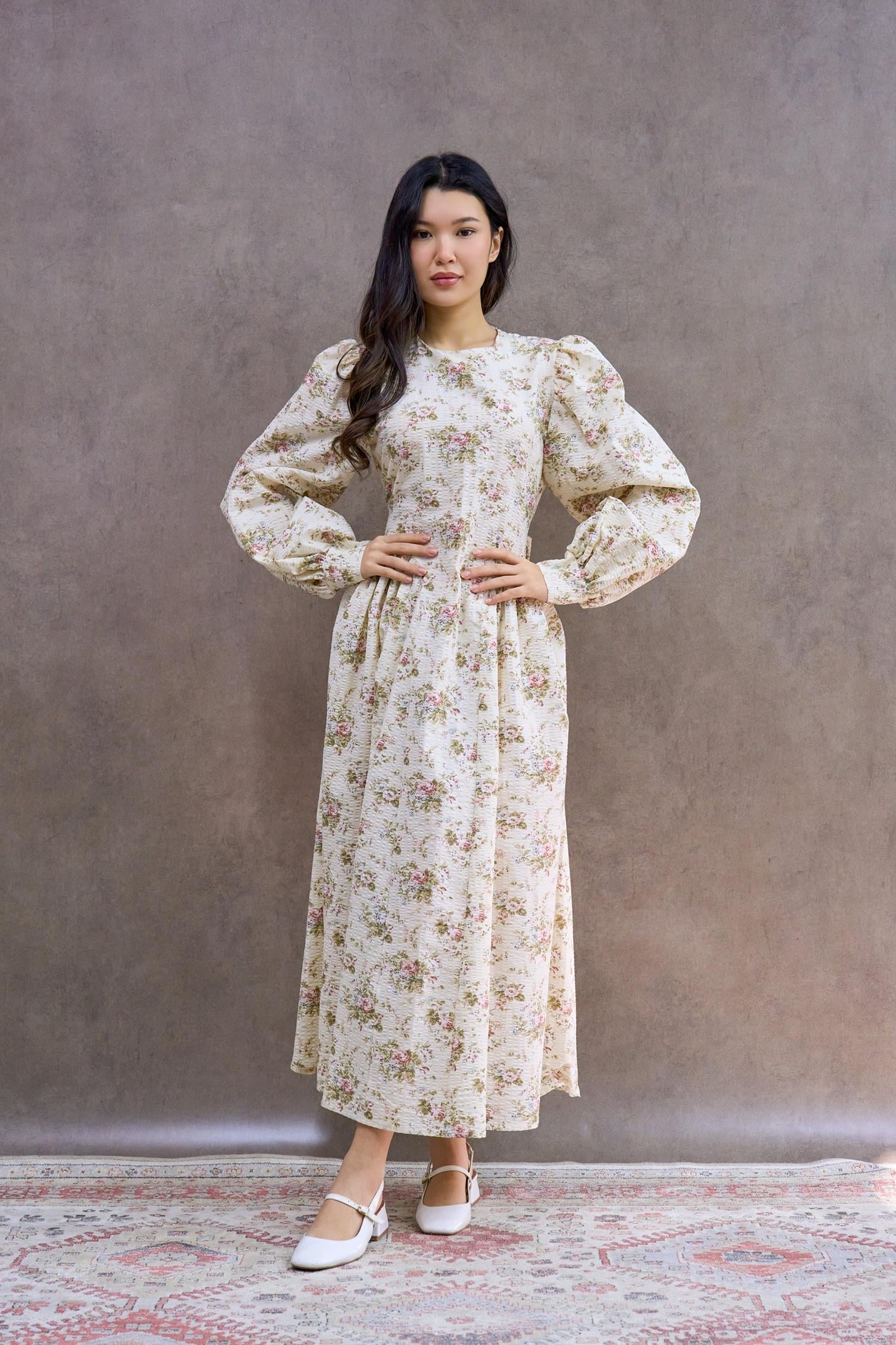 Krem Vintage Çiçekli Gofre Pileli Uzun Kadın Elbise