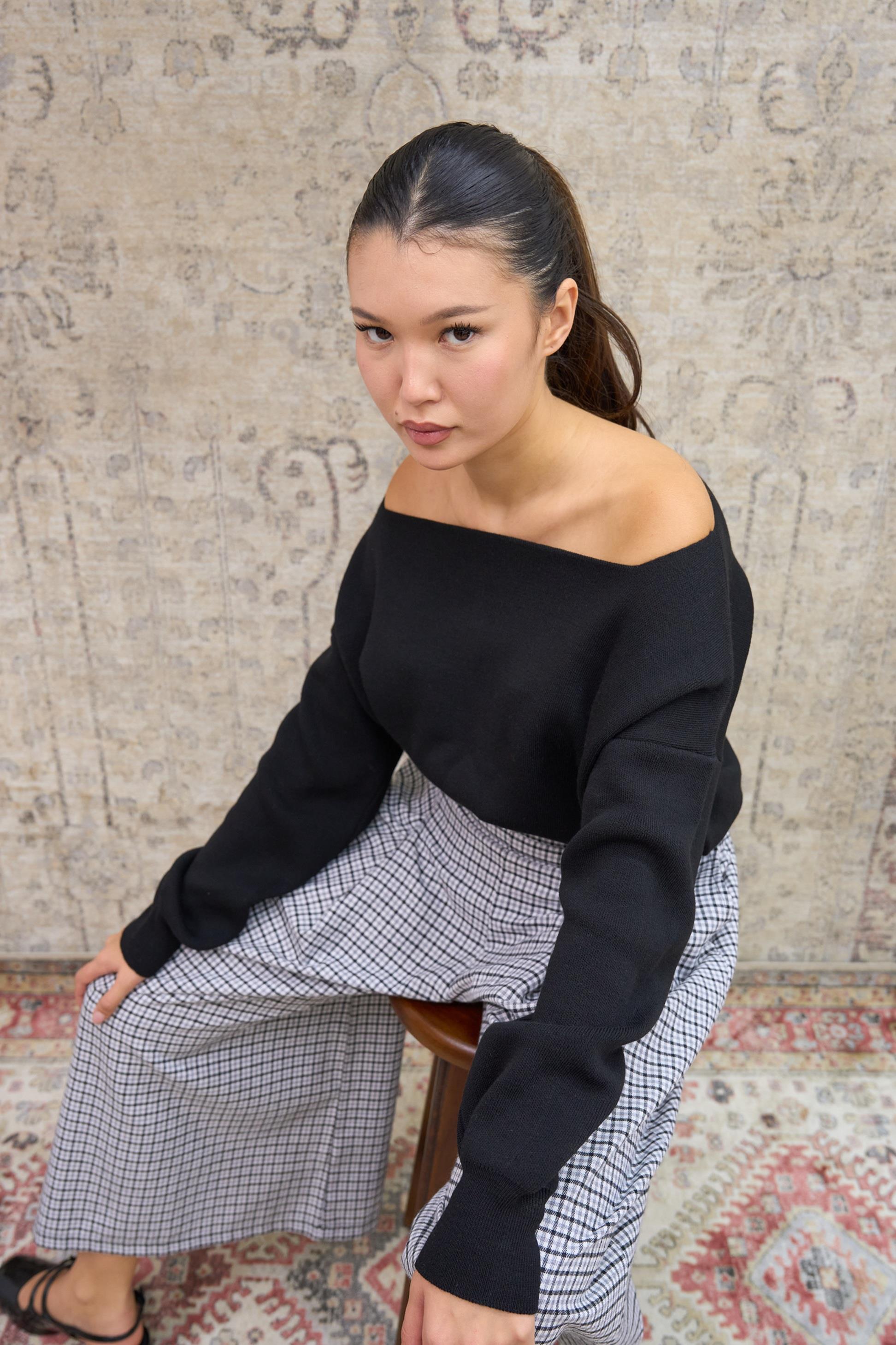 Siyah Kayık Yaka Triko Oversize Kazak