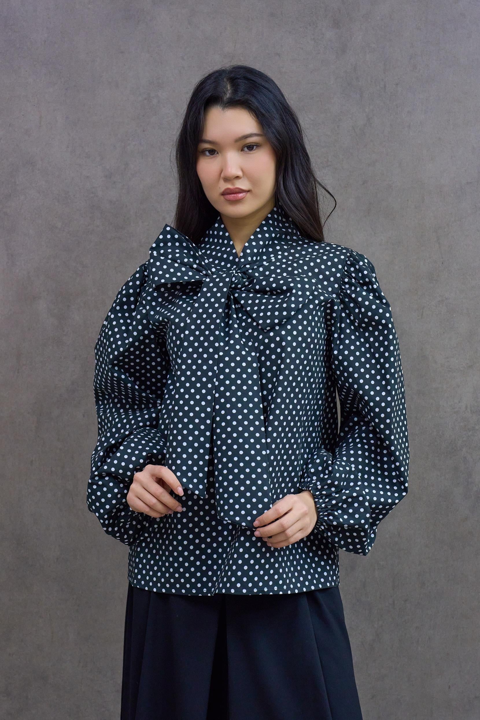 Siyah Puantiyeli Bağlamalı Bluz