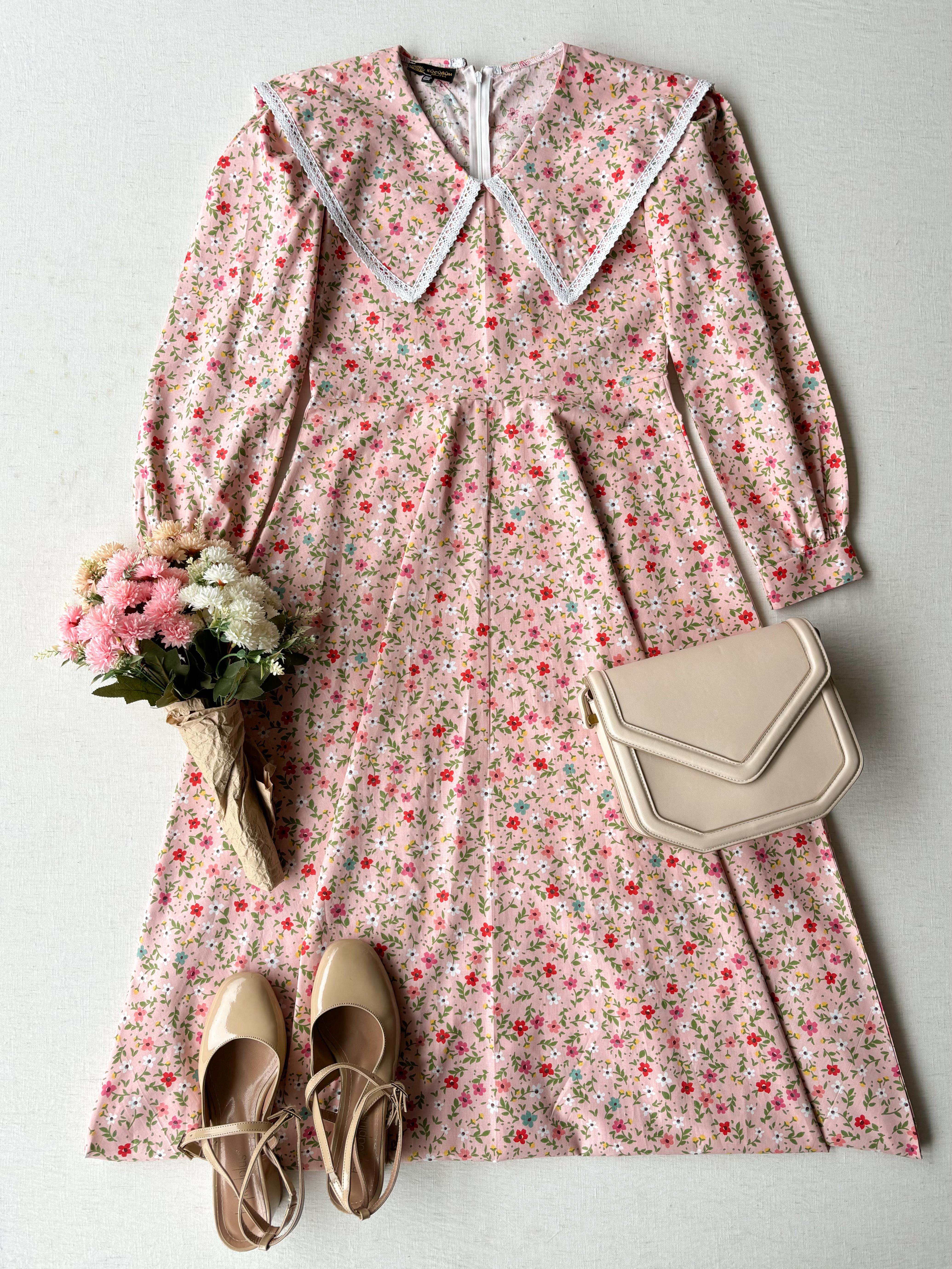 Tesettür Vintage Yakalı Pembe Çiçekli Kloş Elbise