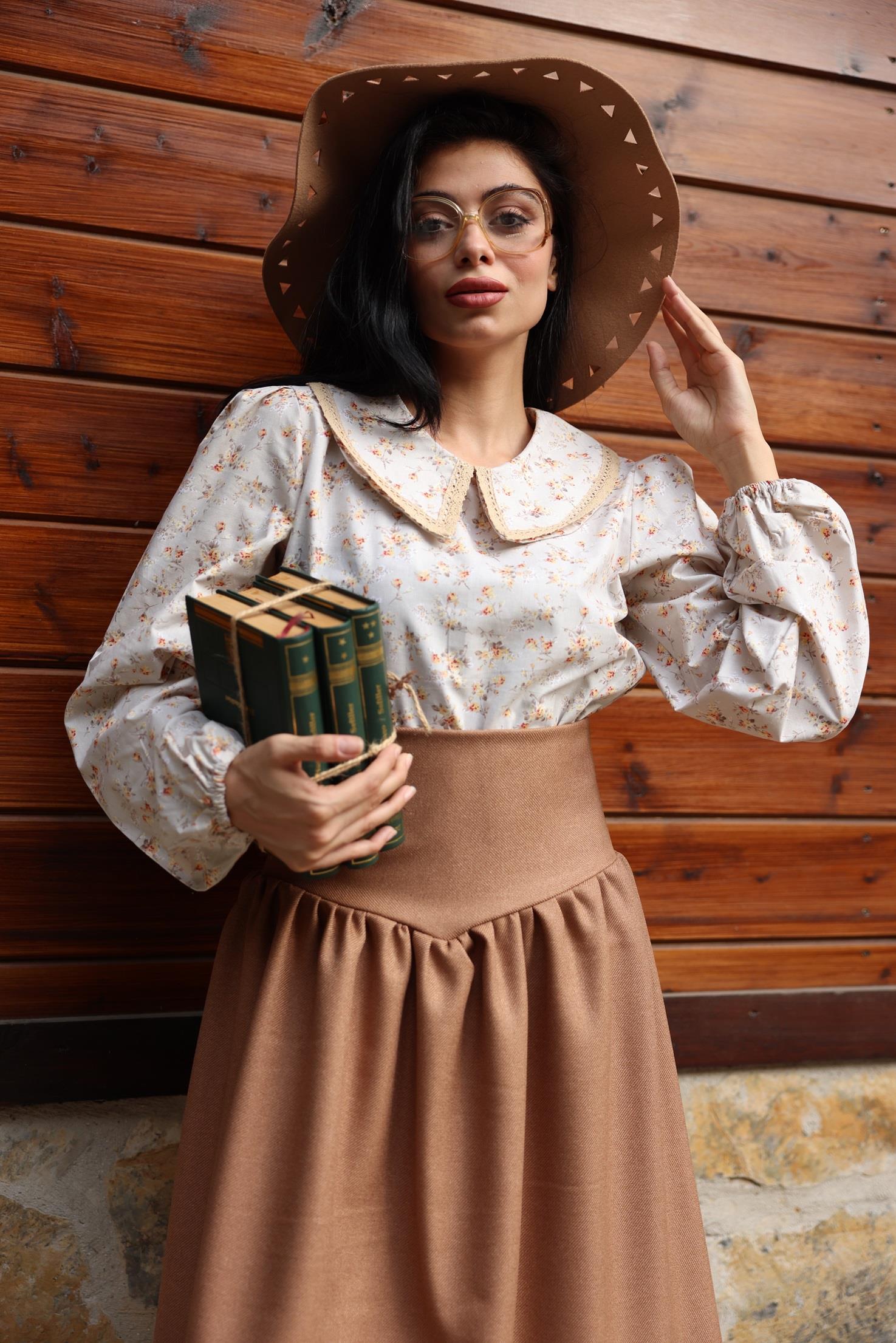 Vintage Krem-Kahve Çiçekli Bebe Yaka Dantelli Poplin Bluz