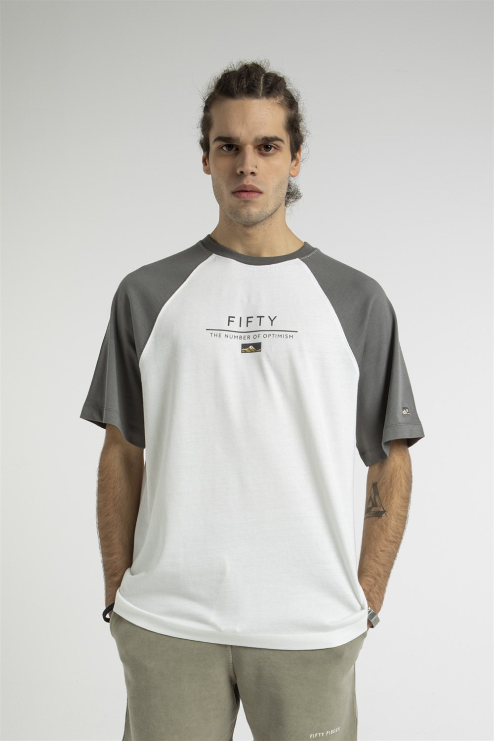 Erkek Antrasit-Ekru Reglan Kollu T-Shirt - Fifty Pieces