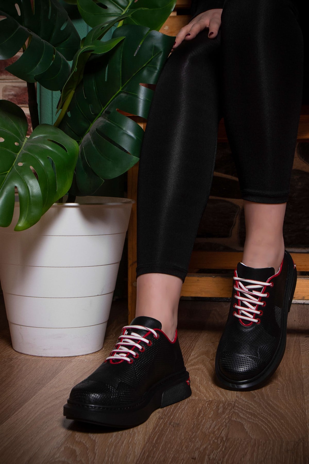 Hakiki Deri Siyah Kadın Sneaker ITW8000BW