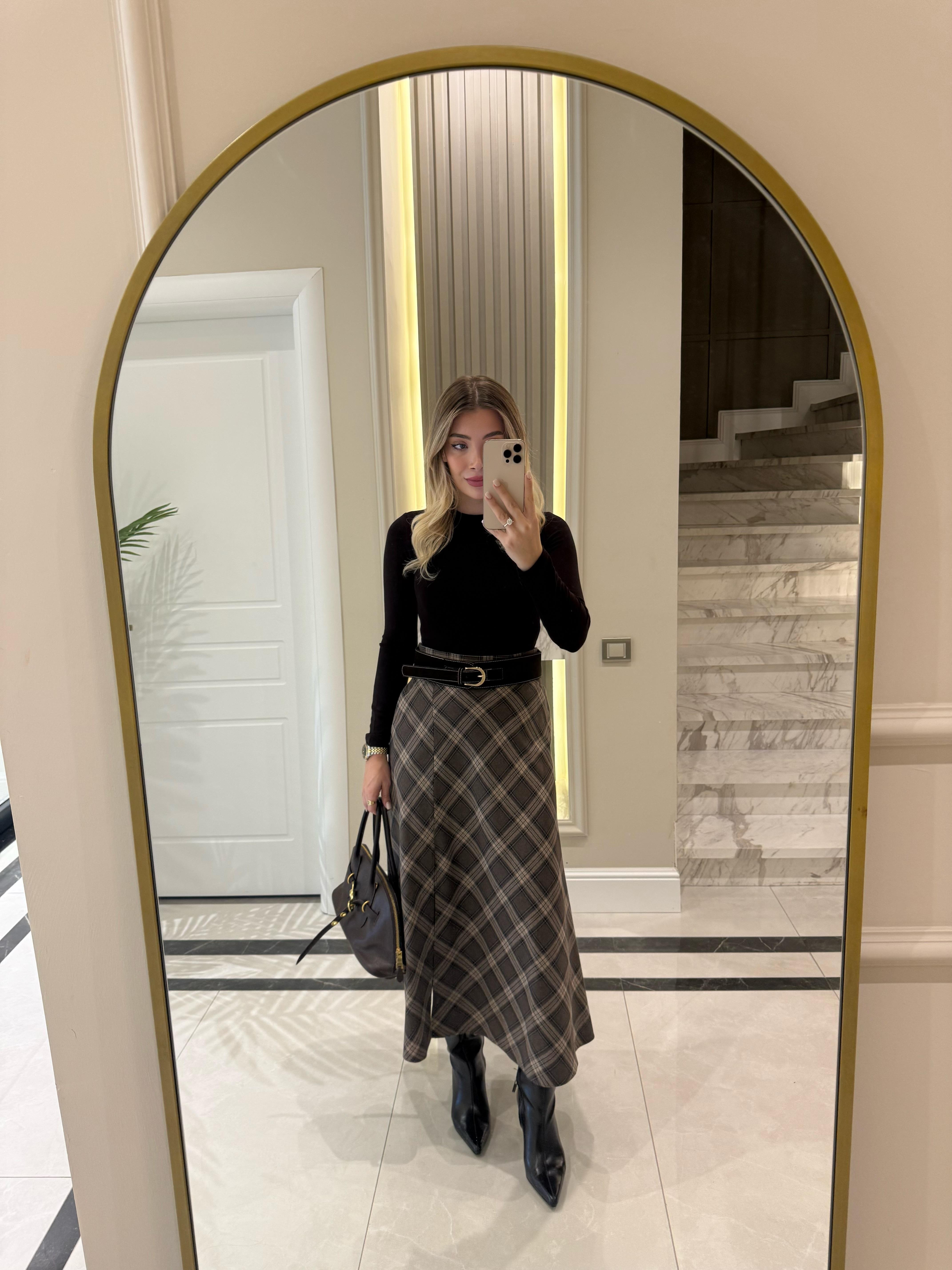  Kahve Büyük Ekoseli Midi Boy Yırtmaçlı Etek