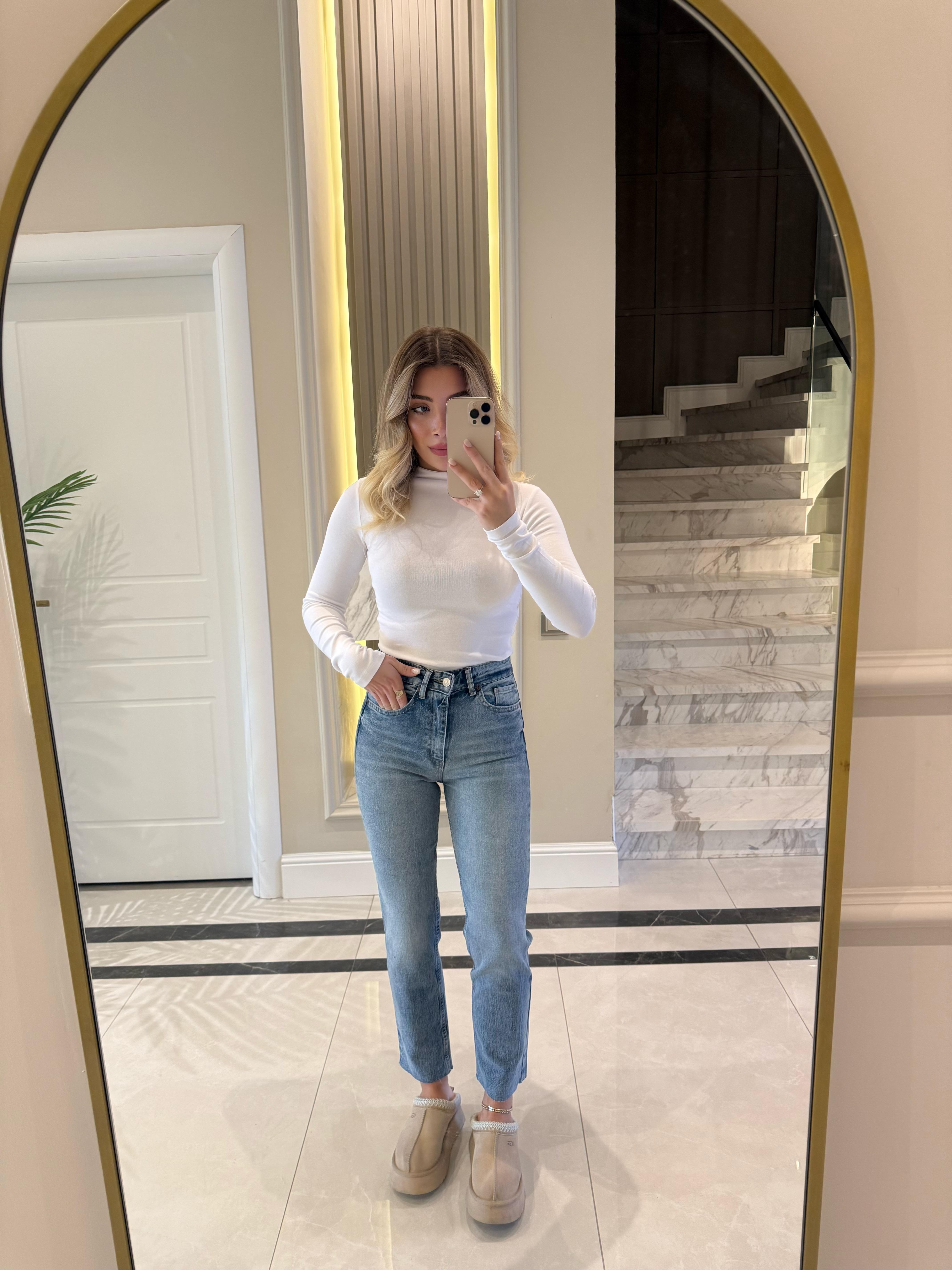 Açık Mavi Kesik Paçalı Boy Fit Jean -2100
