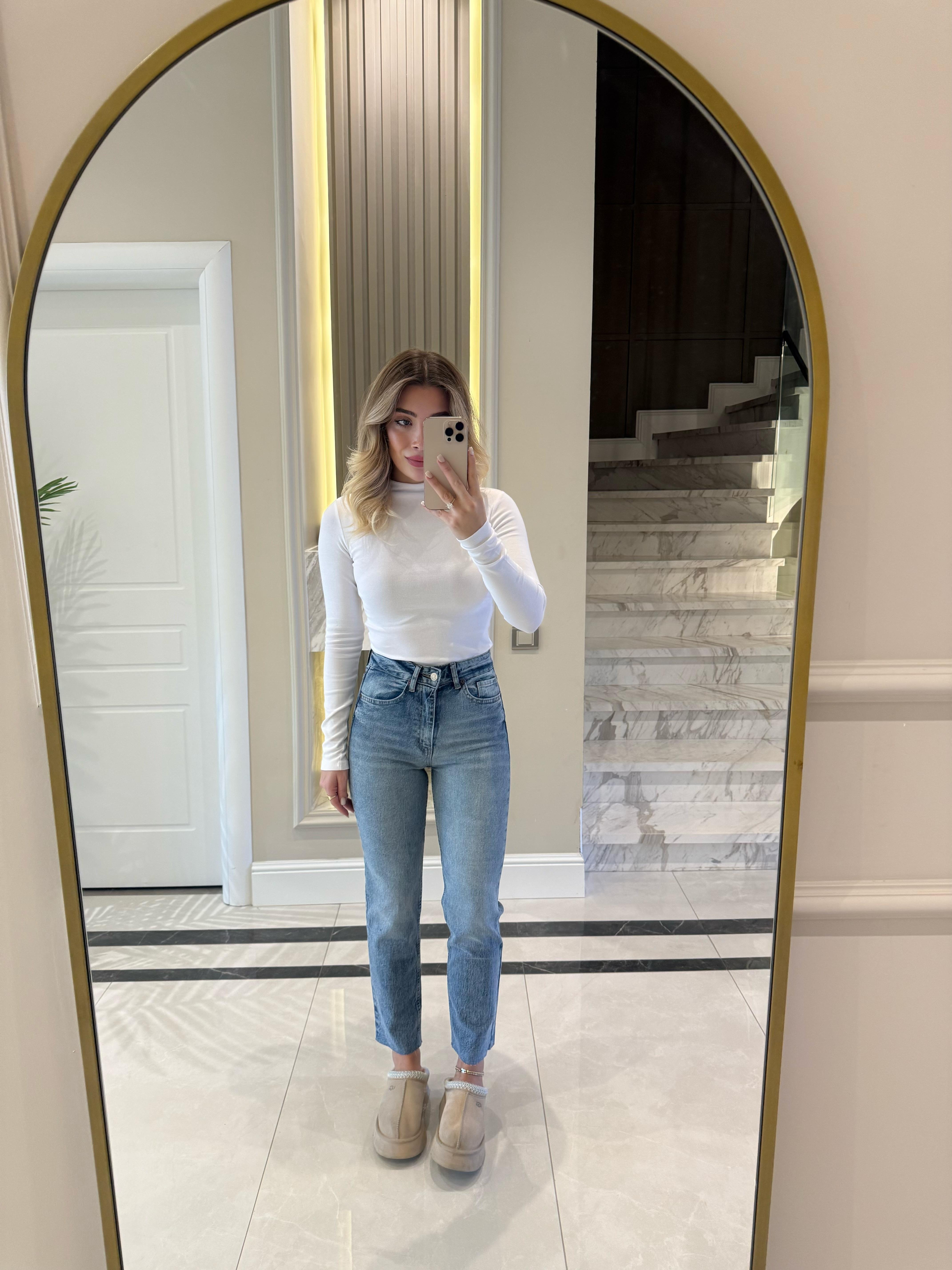 Açık Mavi Kesik Paçalı Boy Fit Jean -2100