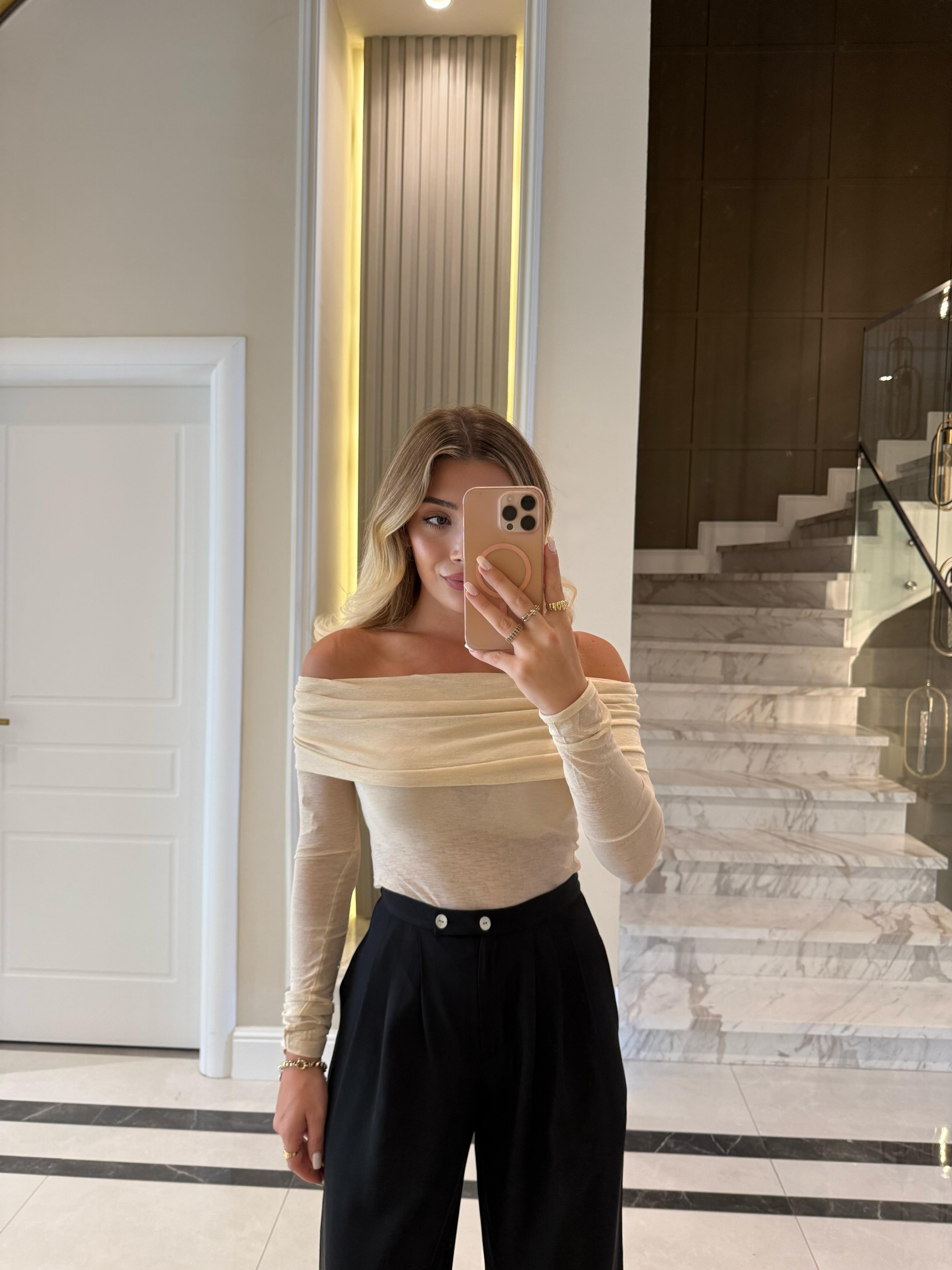 Bej Madonna Yaka Bluz 