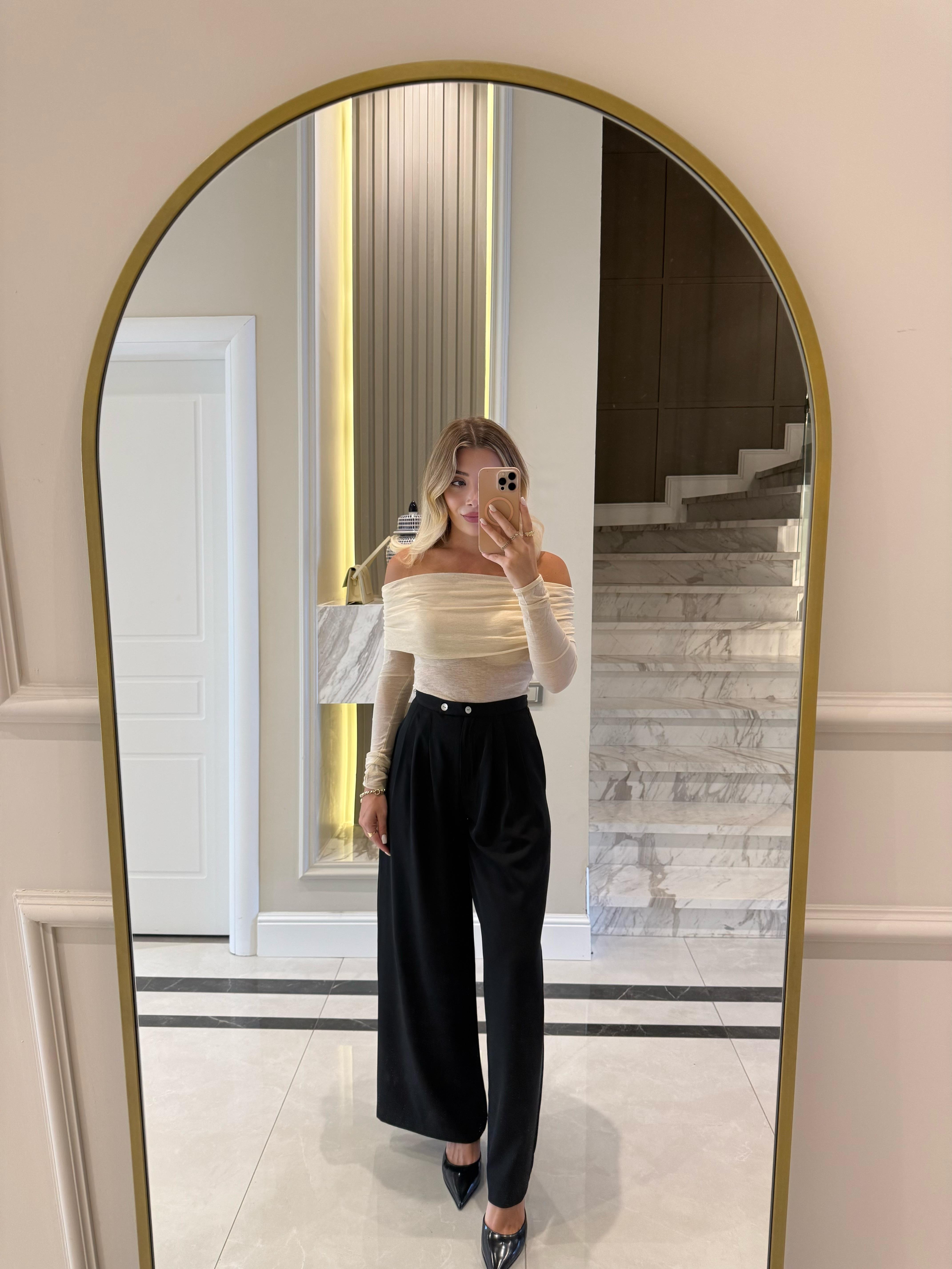 Bej Madonna Yaka Bluz 