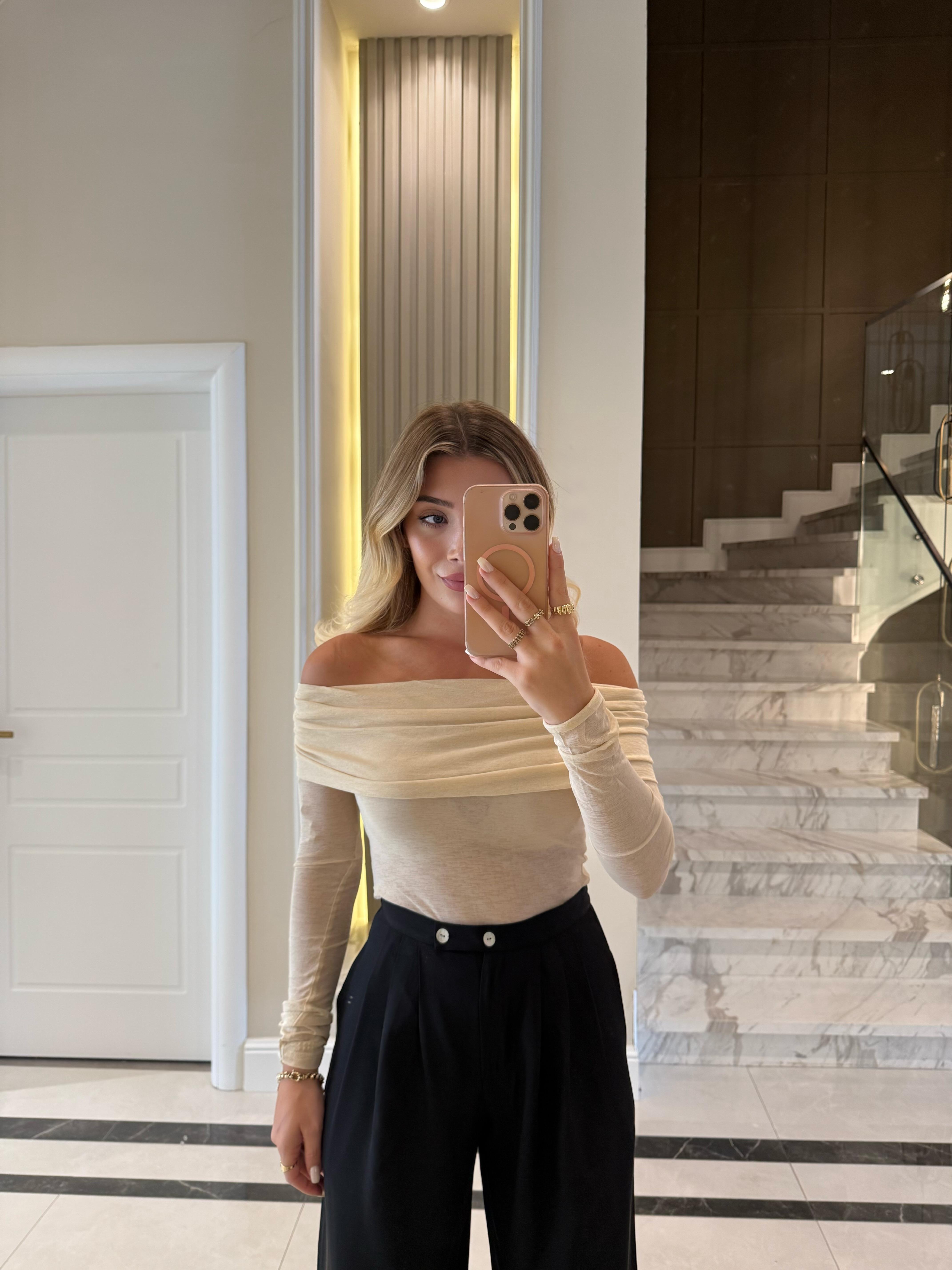 Bej Madonna Yaka Bluz 