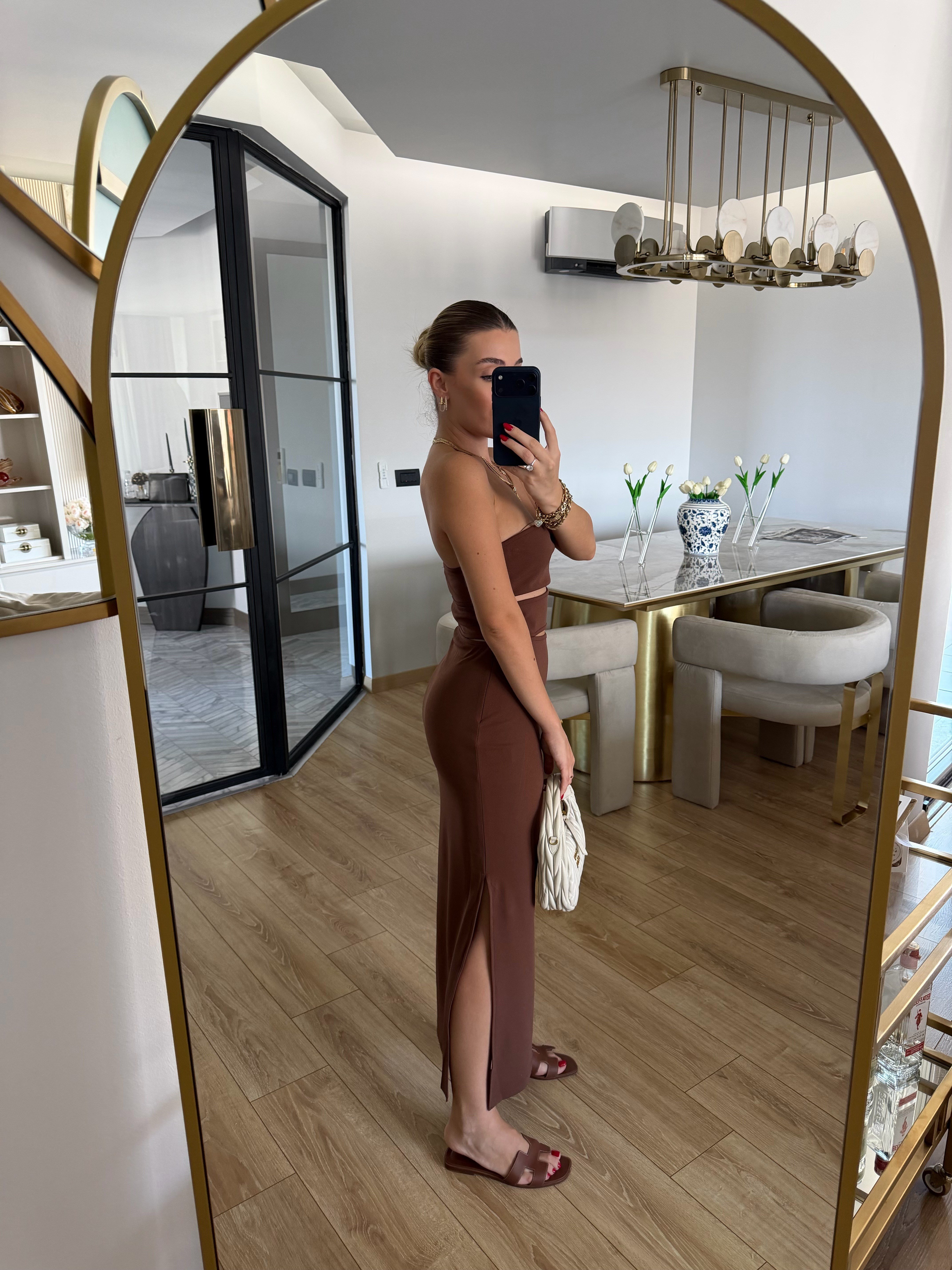 Bel Detaylı Vücudu Saran Midi Boy Elbise Kahve