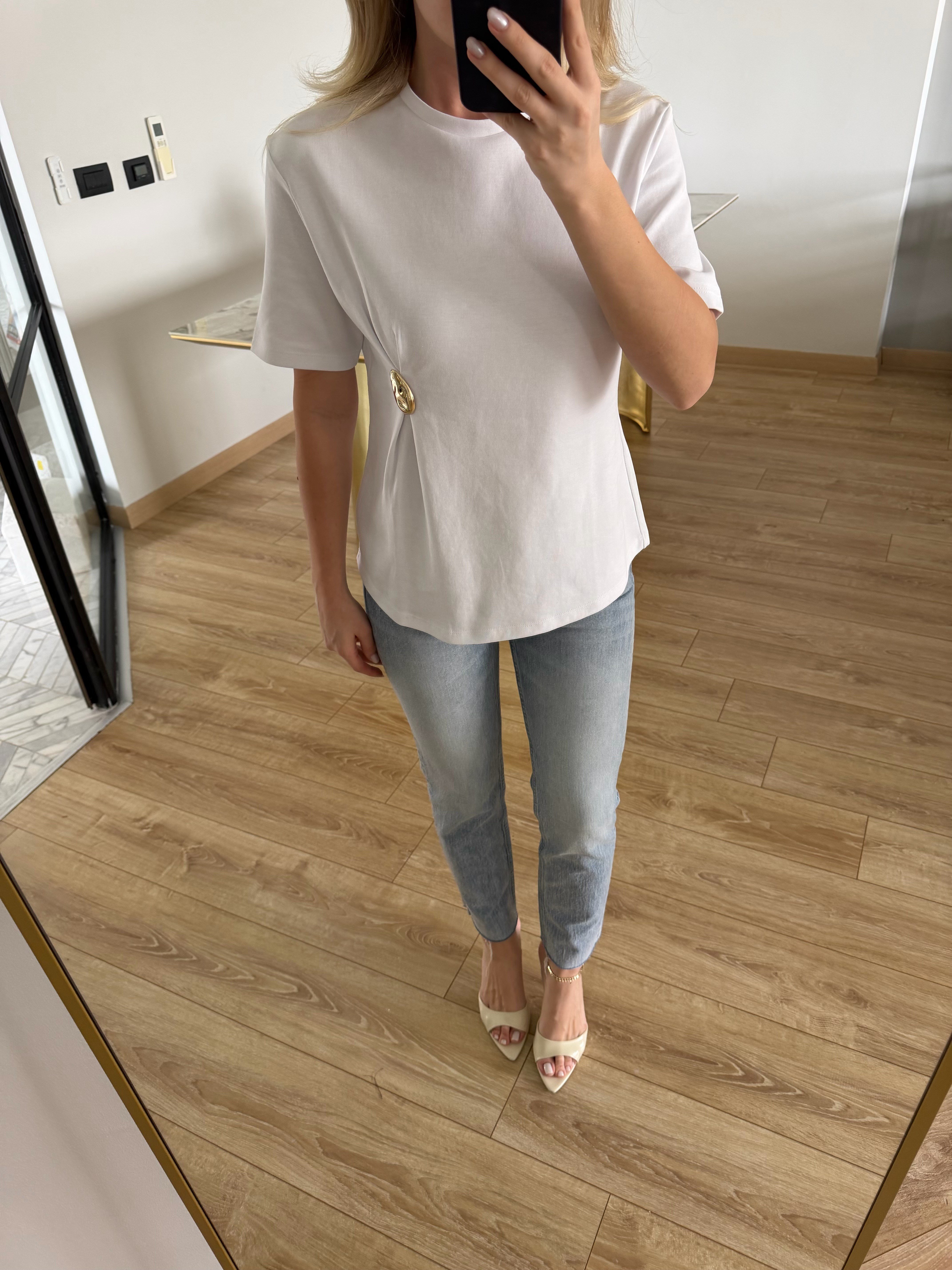 Beyaz Aksesuarlı Tişört-1067