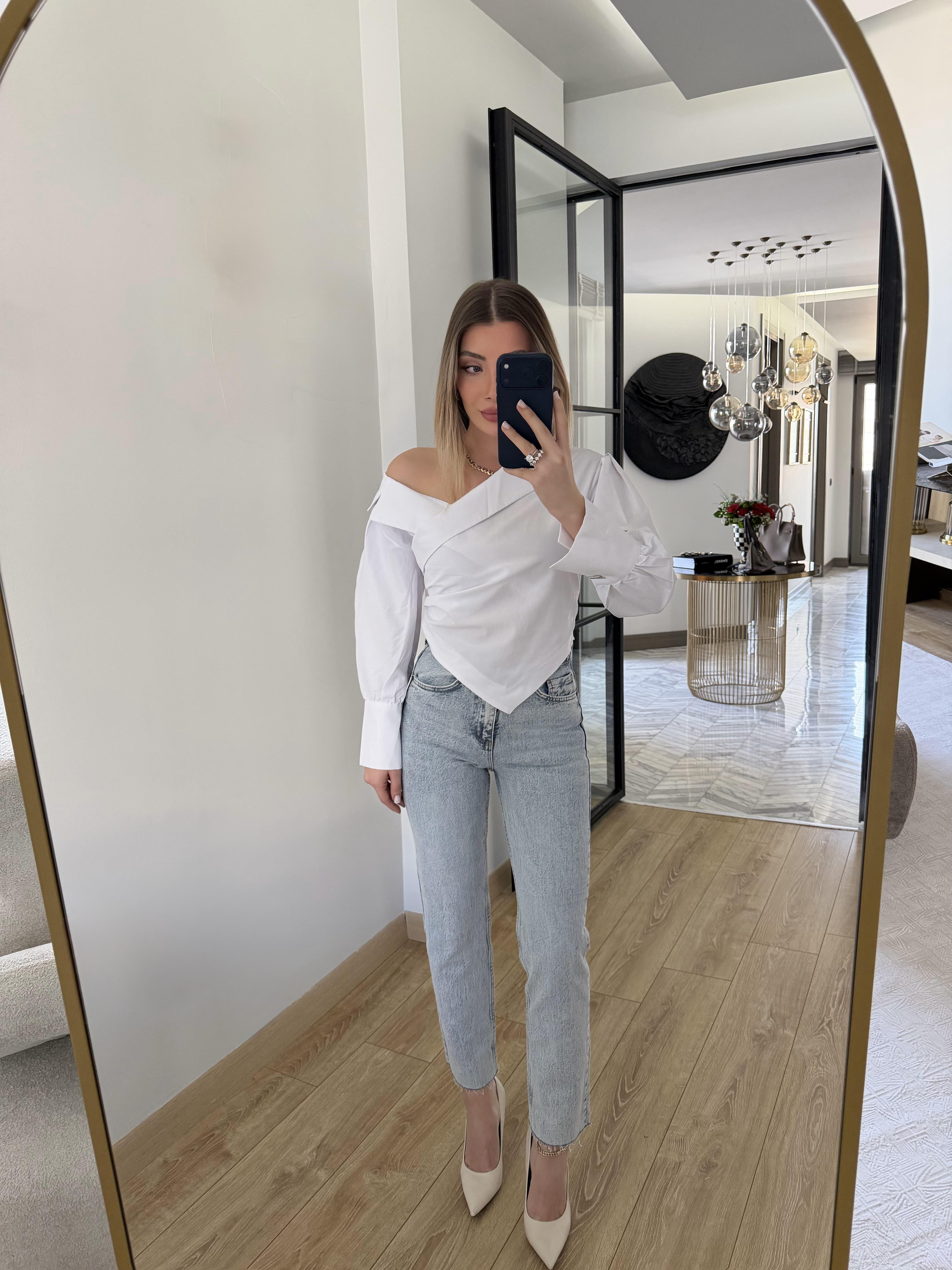 Beyaz Asimetrik Yakalı Gömlek-0317