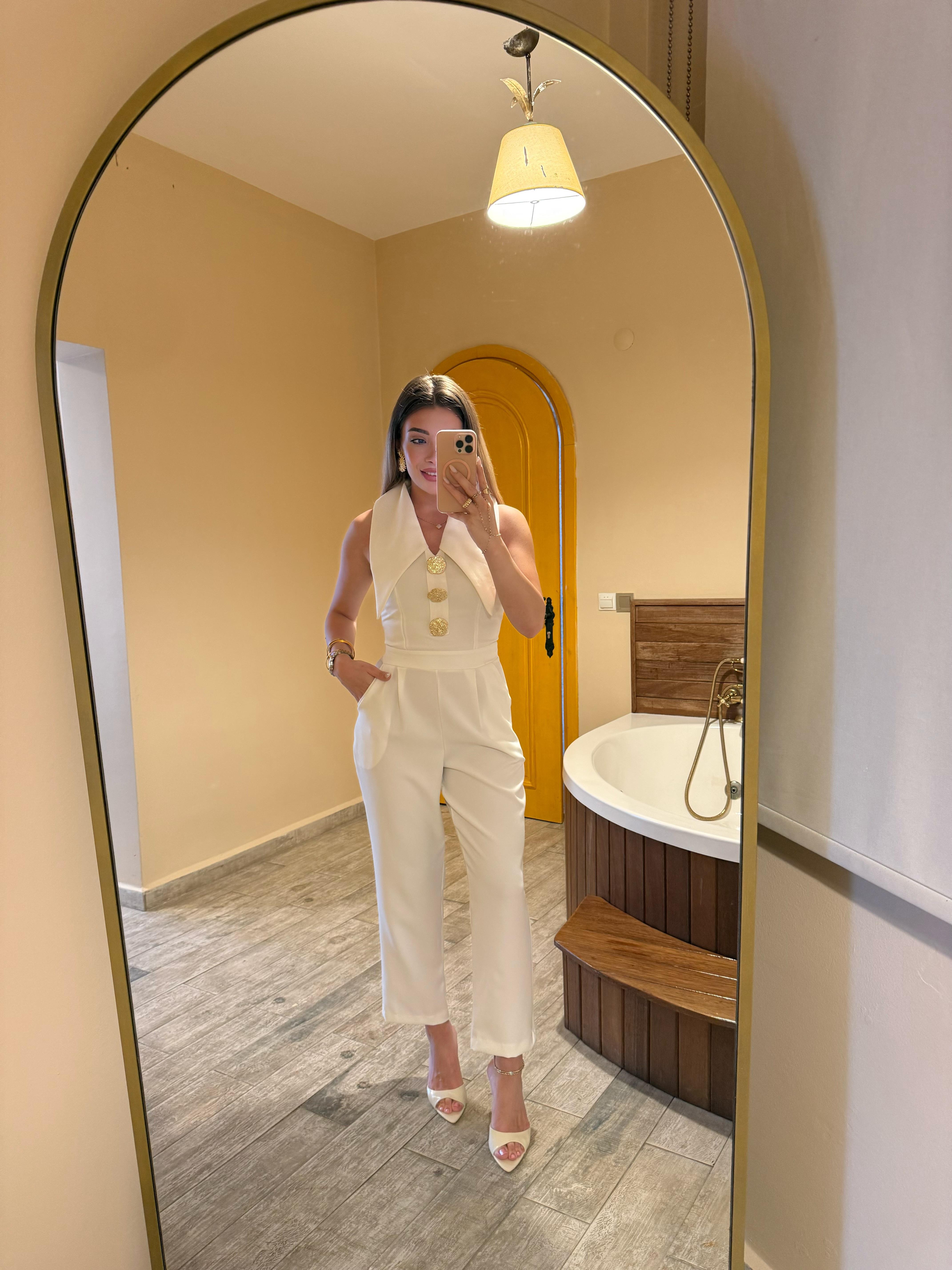 Beyaz Geniş Yakalı Gold Düğmeli Tulum