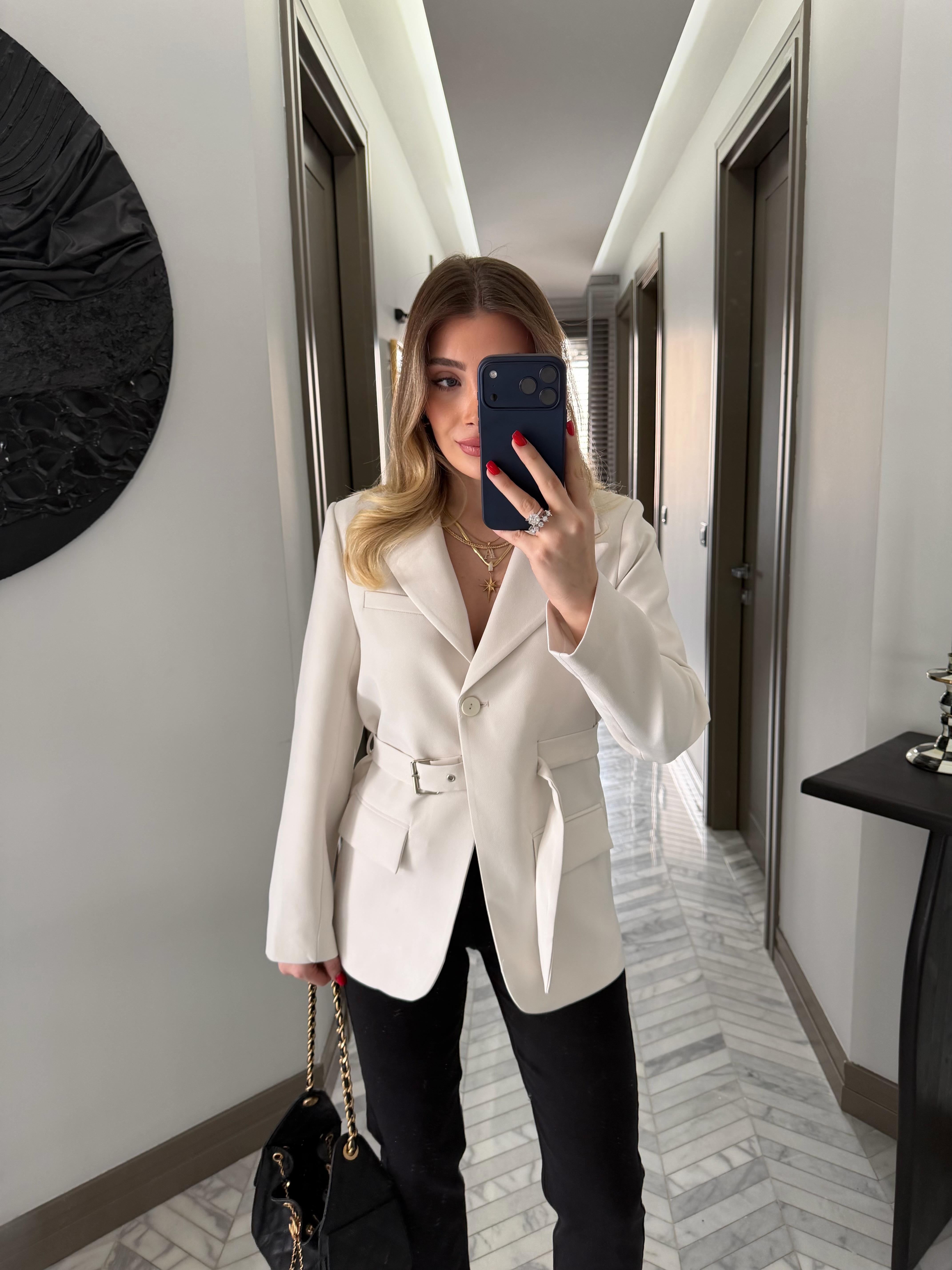Beyaz Kemerli Blazer Ceket-9367