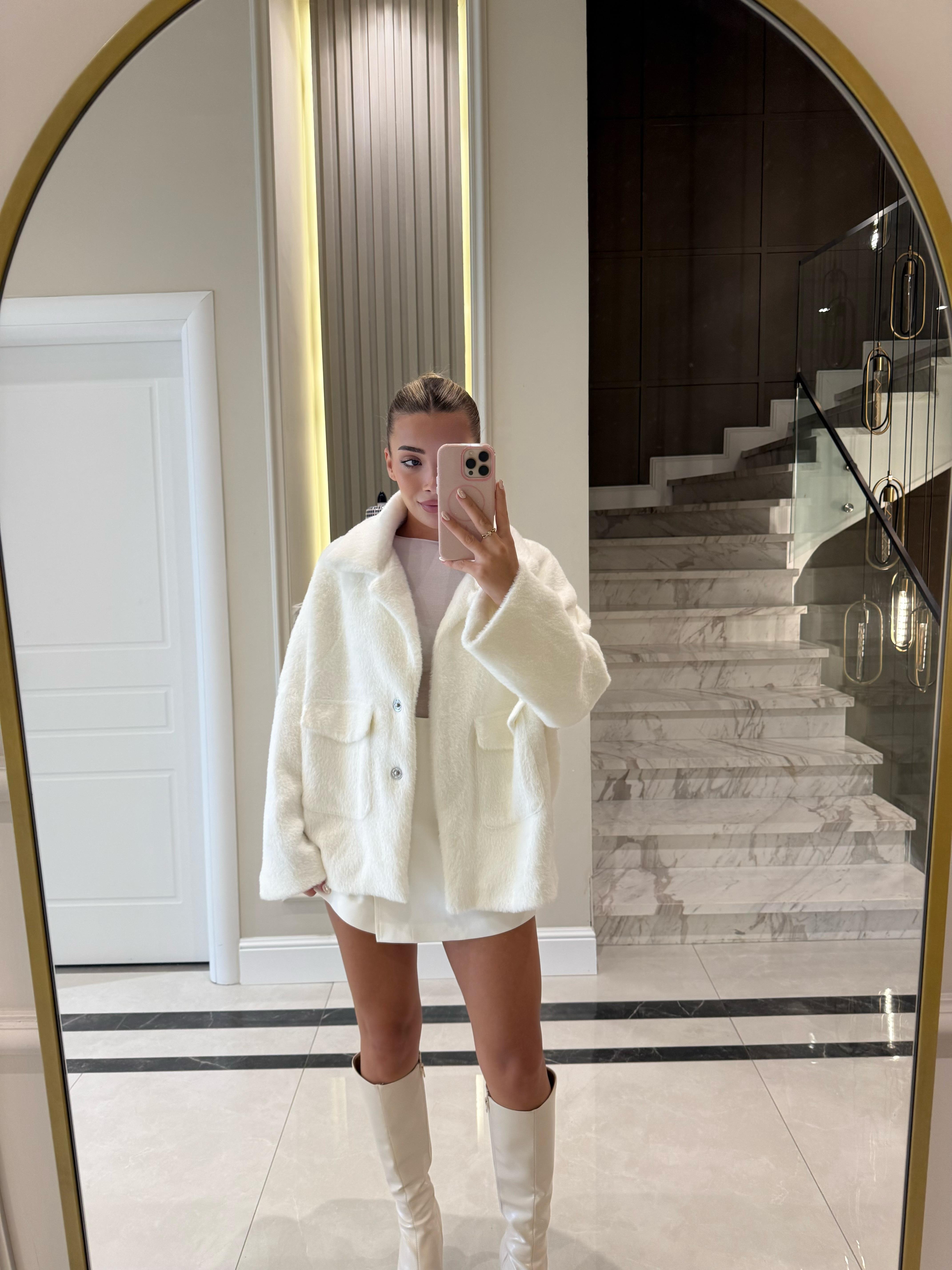 Beyaz  Marka Model Cep Detaylı Oversıze Kürk