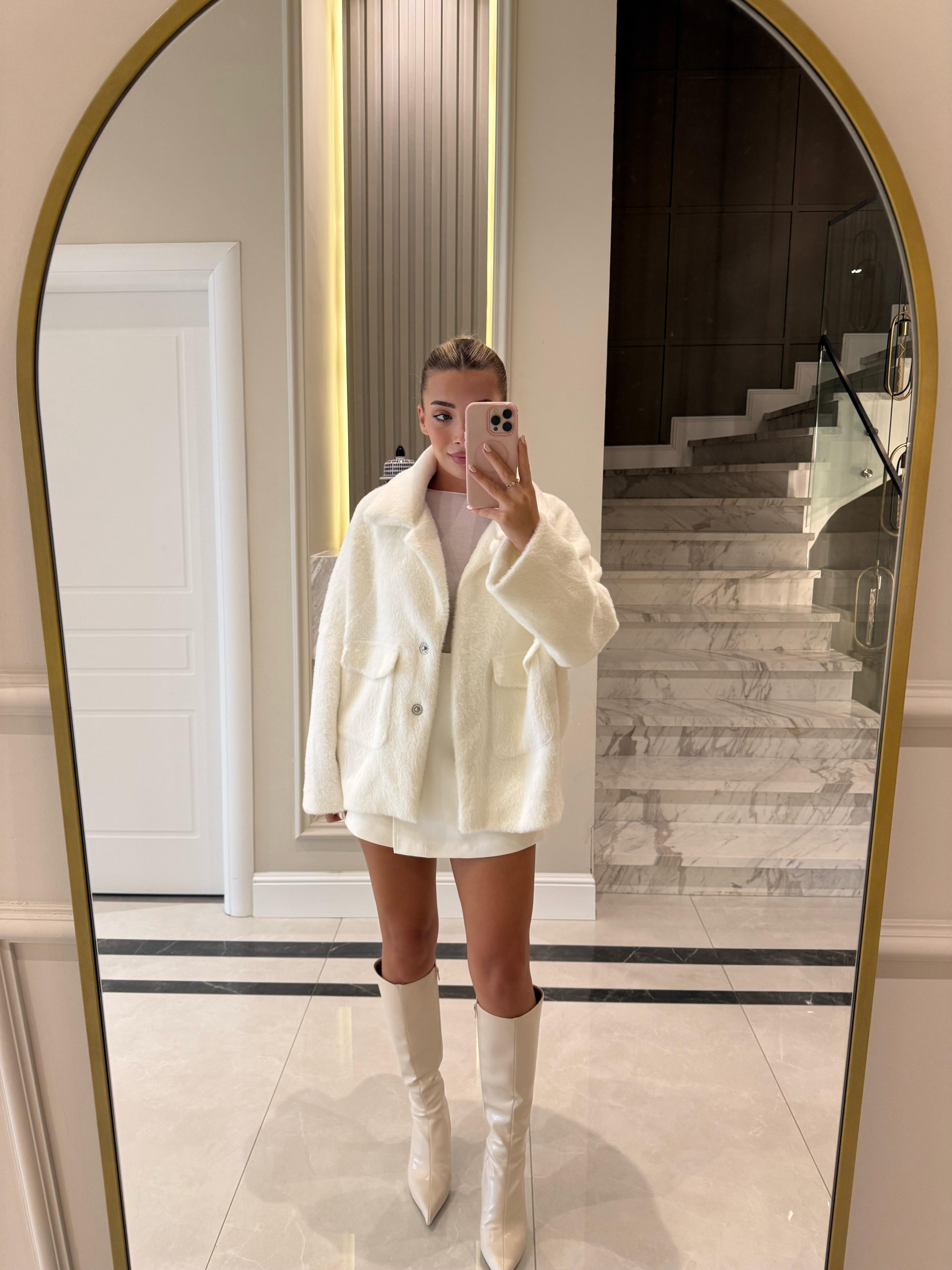 Beyaz  Marka Model Cep Detaylı Oversıze Kürk