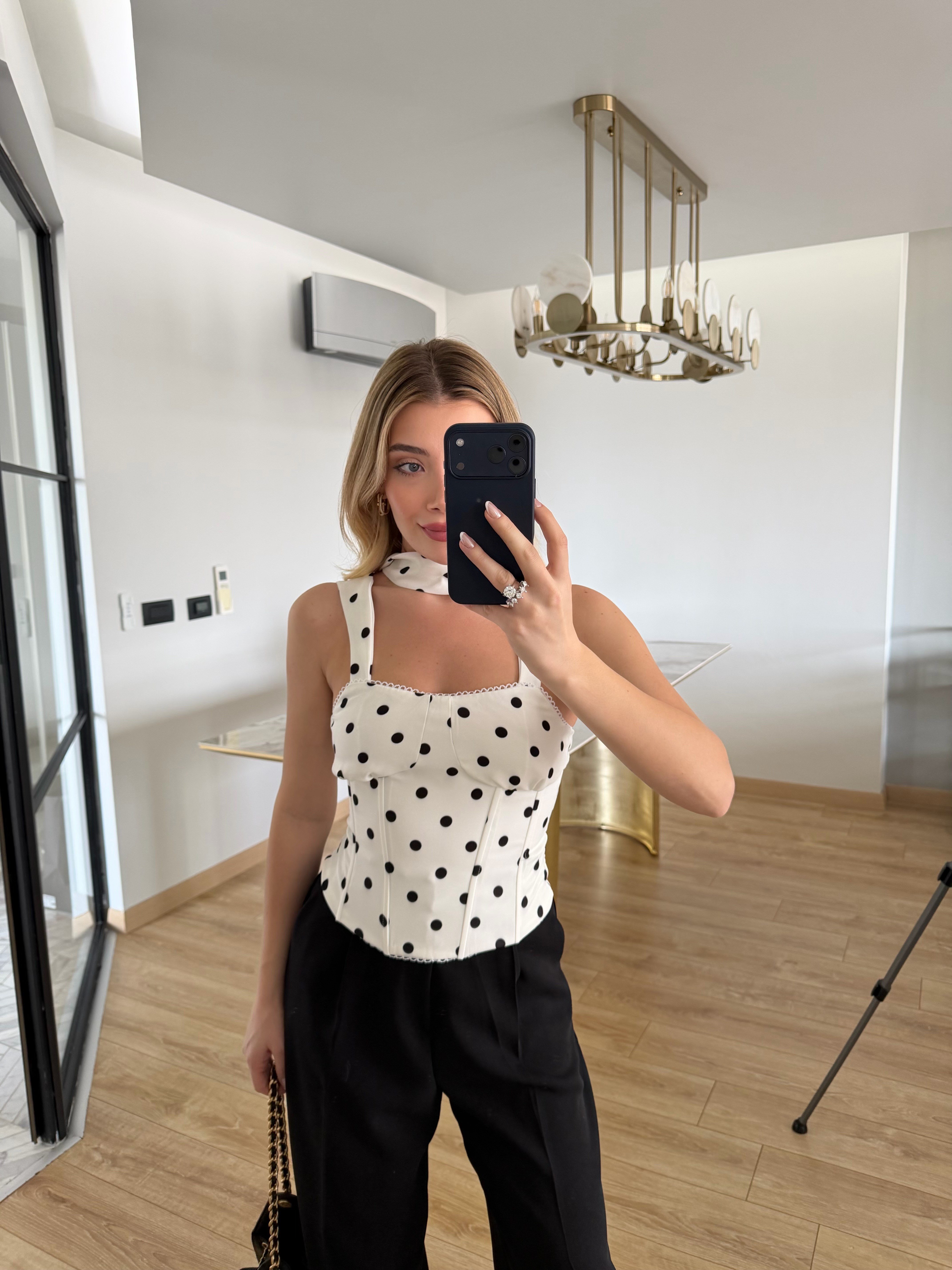 Beyaz Puantiyeli Fularlı Korse Bluz