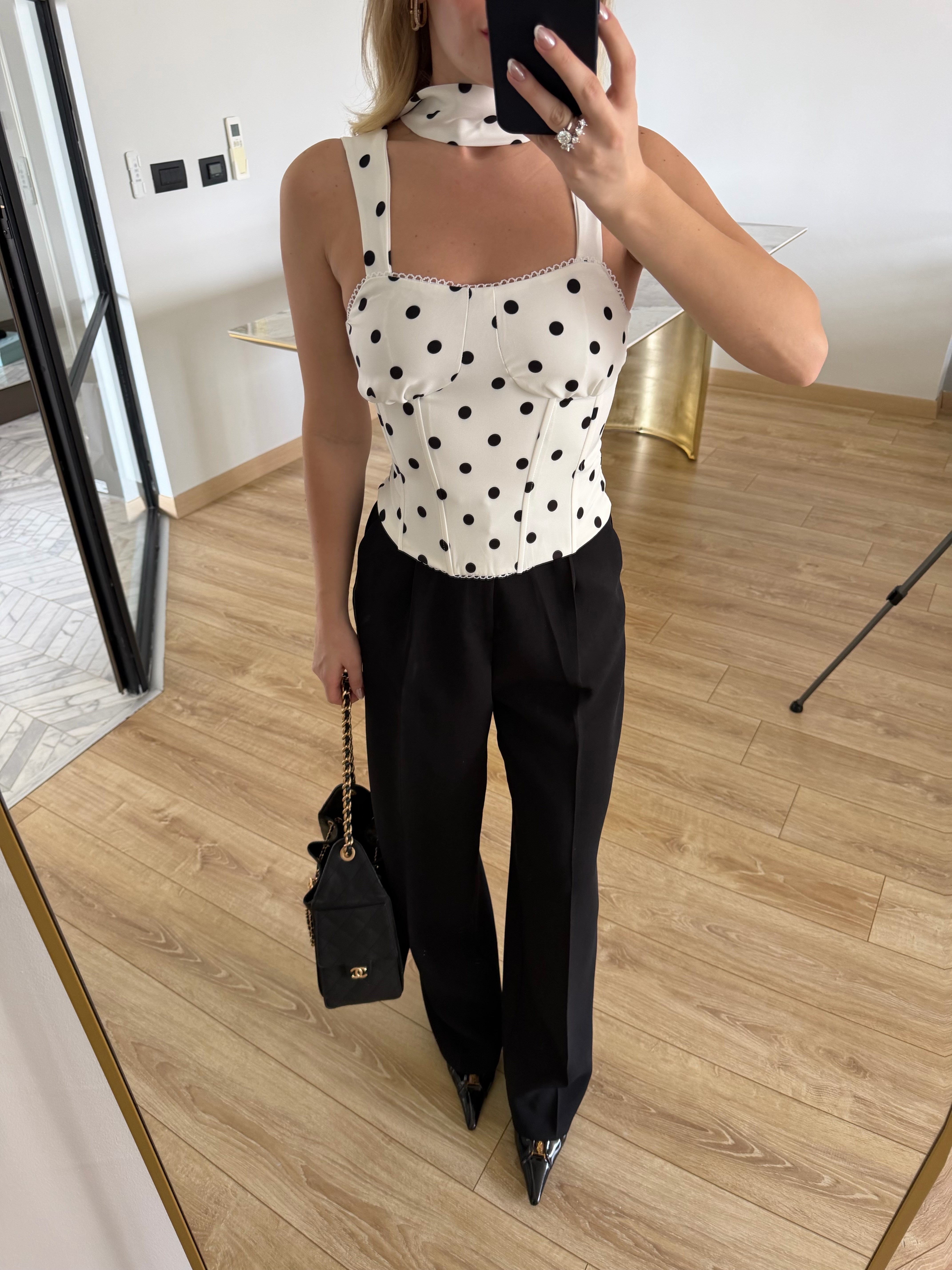 Beyaz Puantiyeli Fularlı Korse Bluz