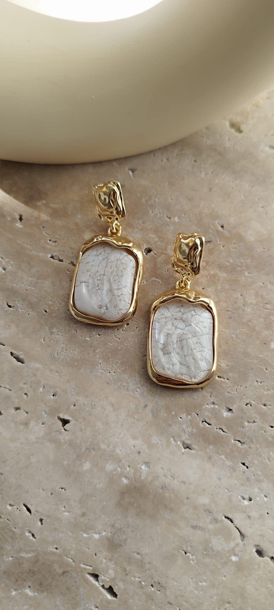 Beyaz Sedefli Bella Küpe 